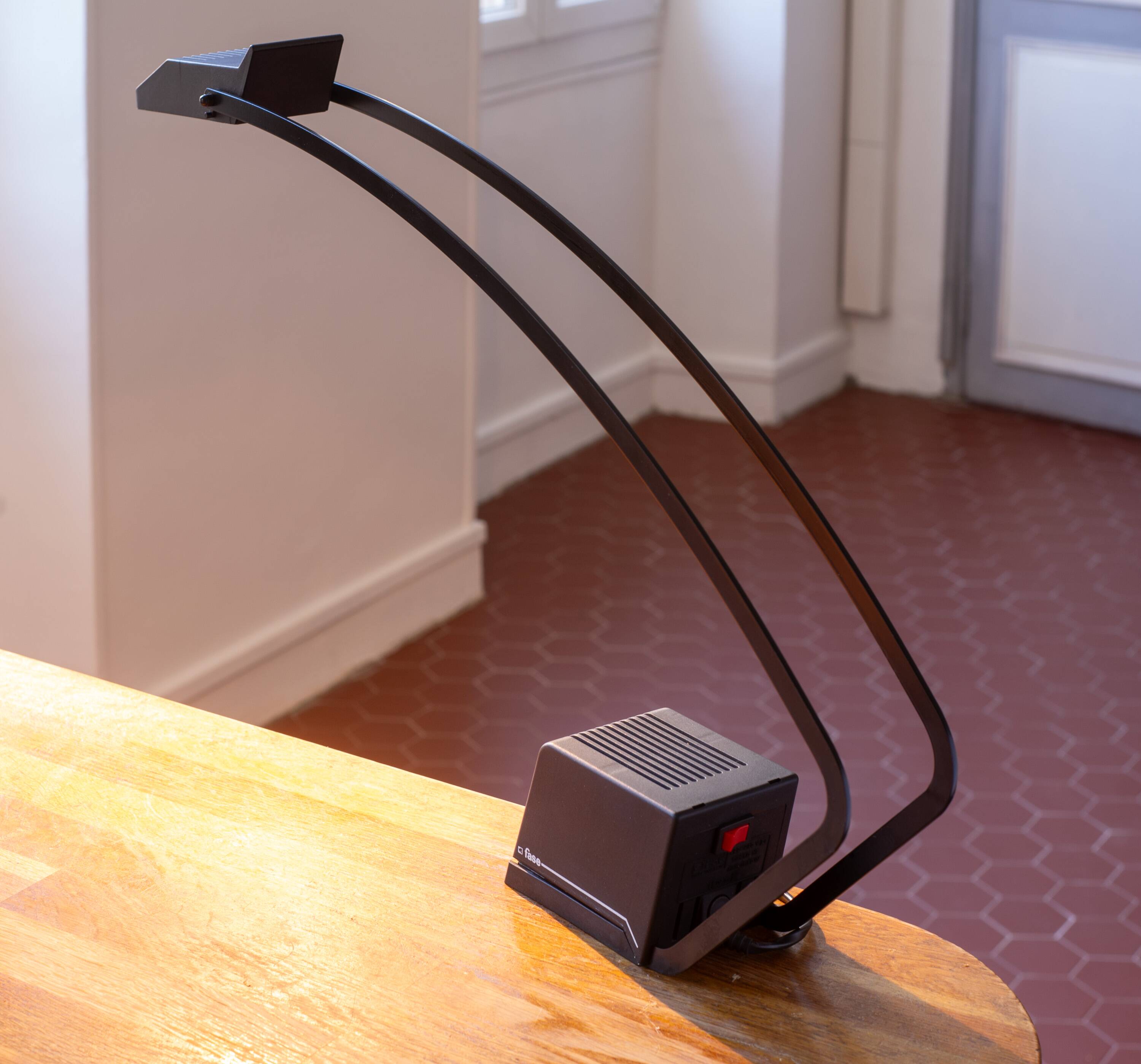 FASE Vintage table lamp from the 80s - Model: Nutria - Good condition