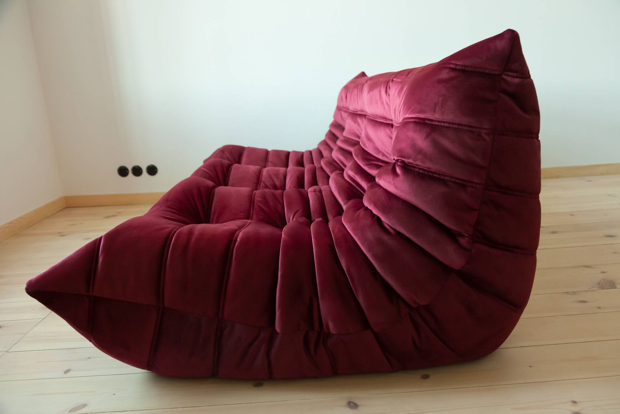 Togo 3- seater sofa in bordo velvet