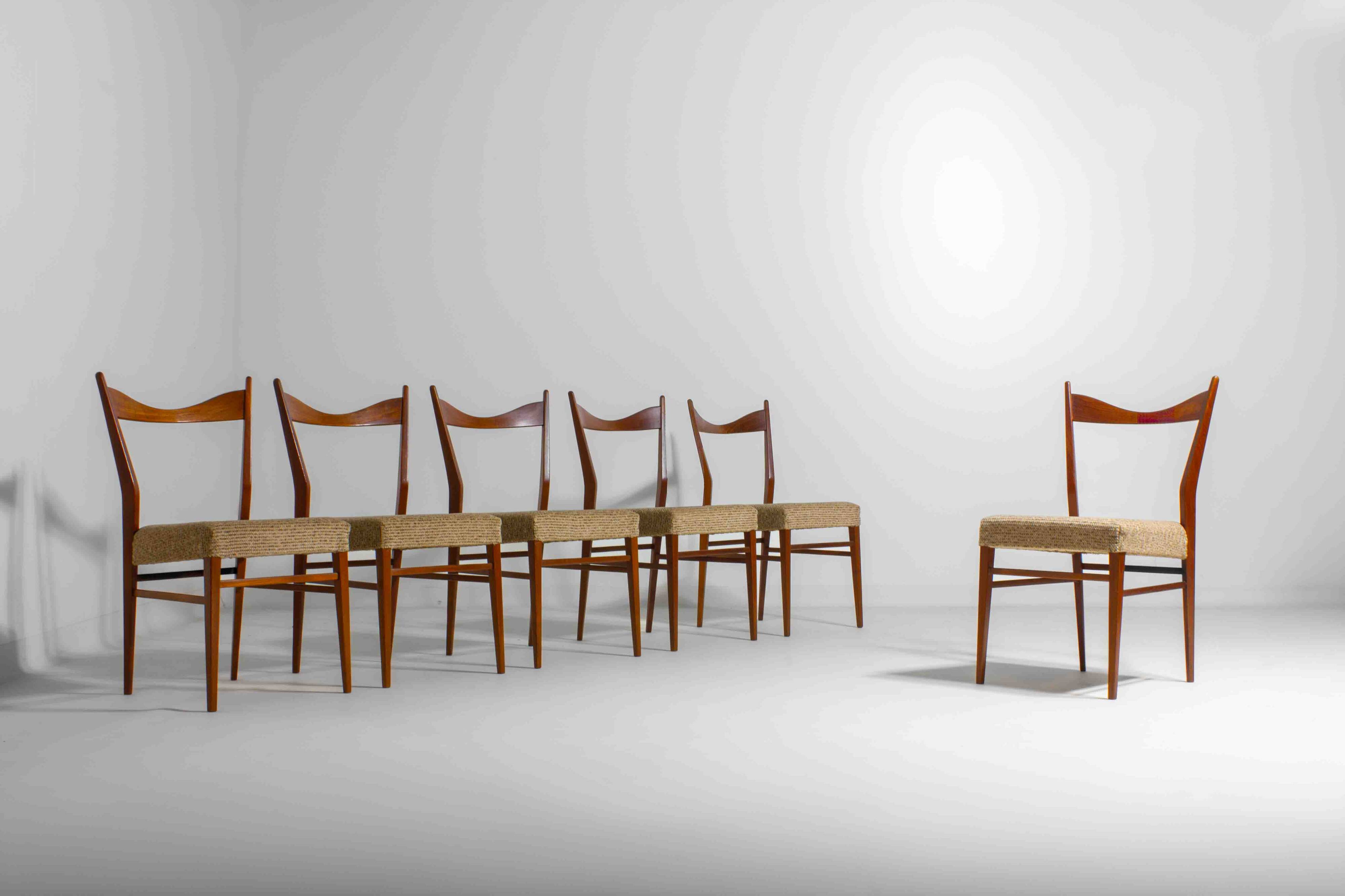 Set of slender mid-century dining chairs with finely curved backs, 1960s