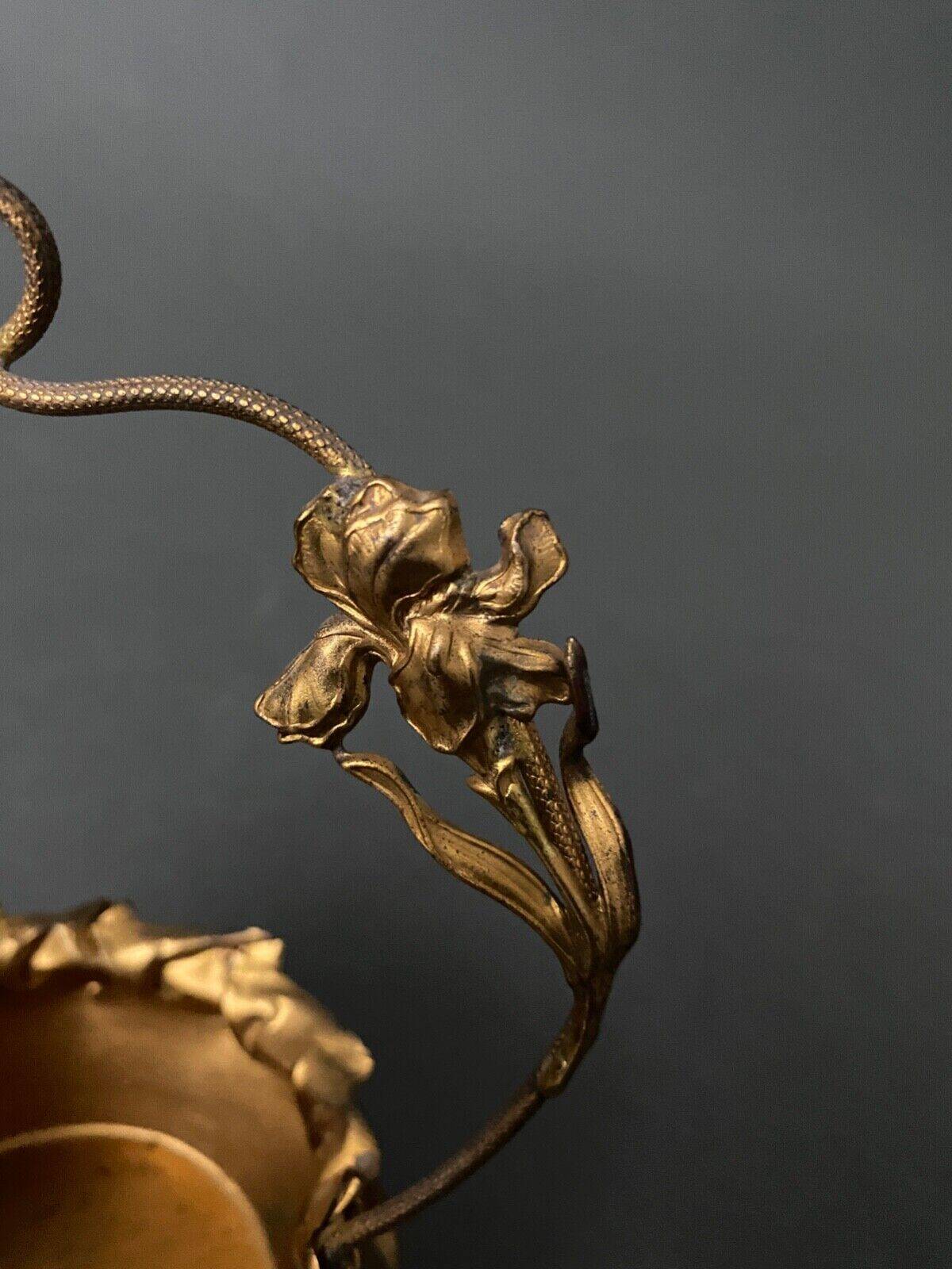 Golden metal basket Napoleon III 19th century foliage decoration religious medallion