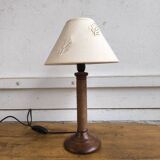 Table lamp in turned wood and rope