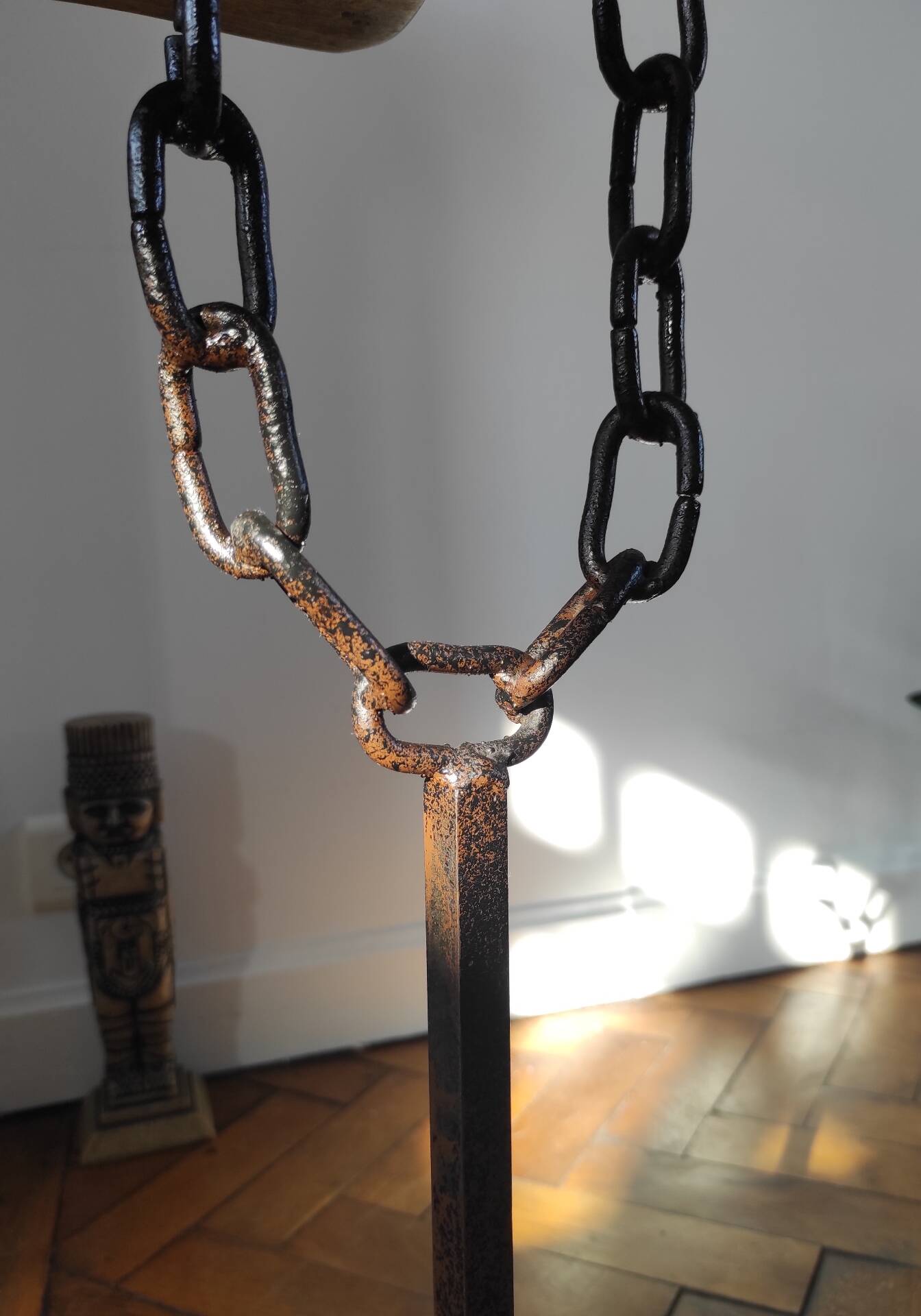 Meuble d'appoint, cendrier brutaliste en fer forgé et bois
