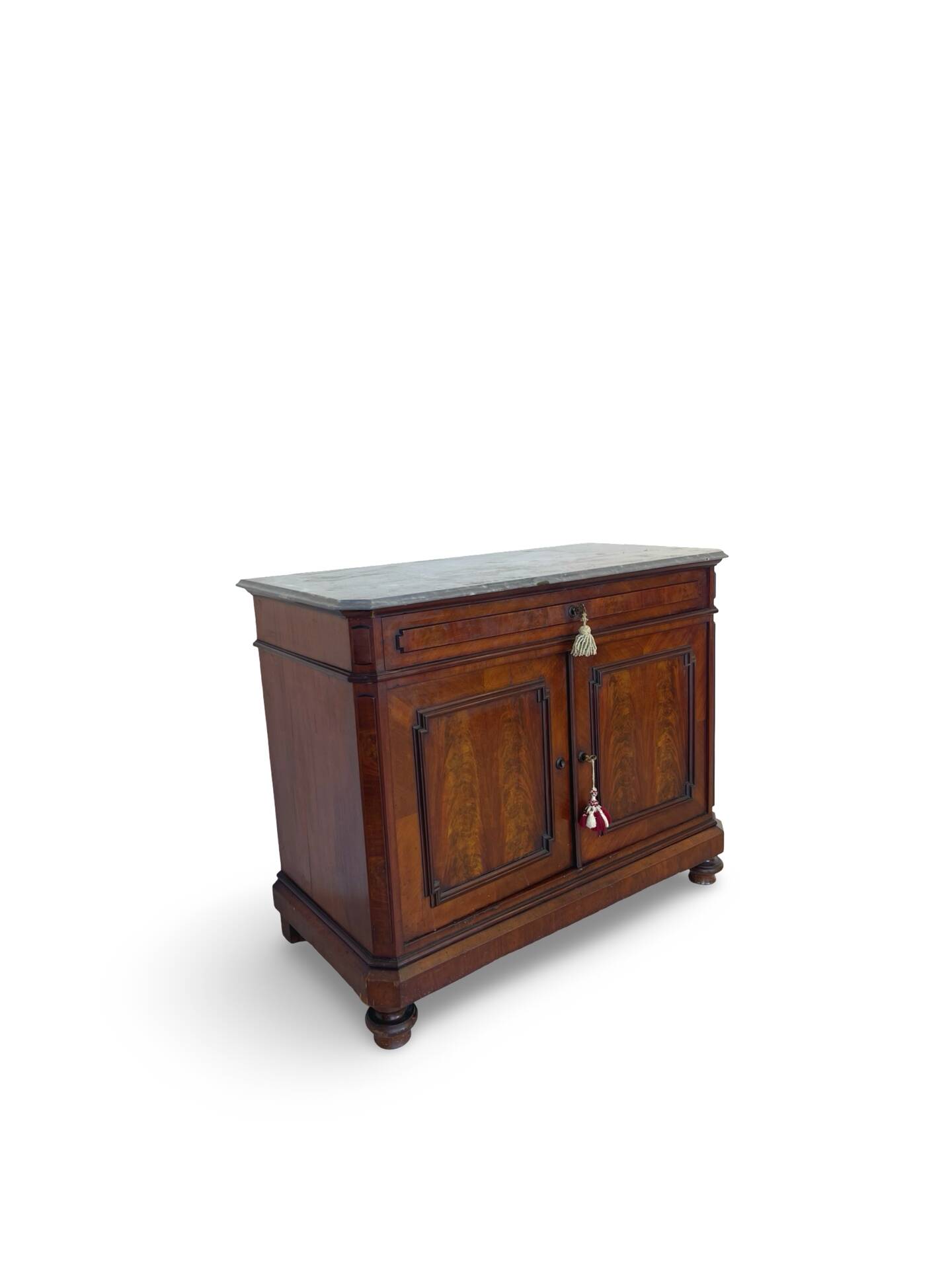 Commode Umbertino en acajou et noyer, 19e siècle.