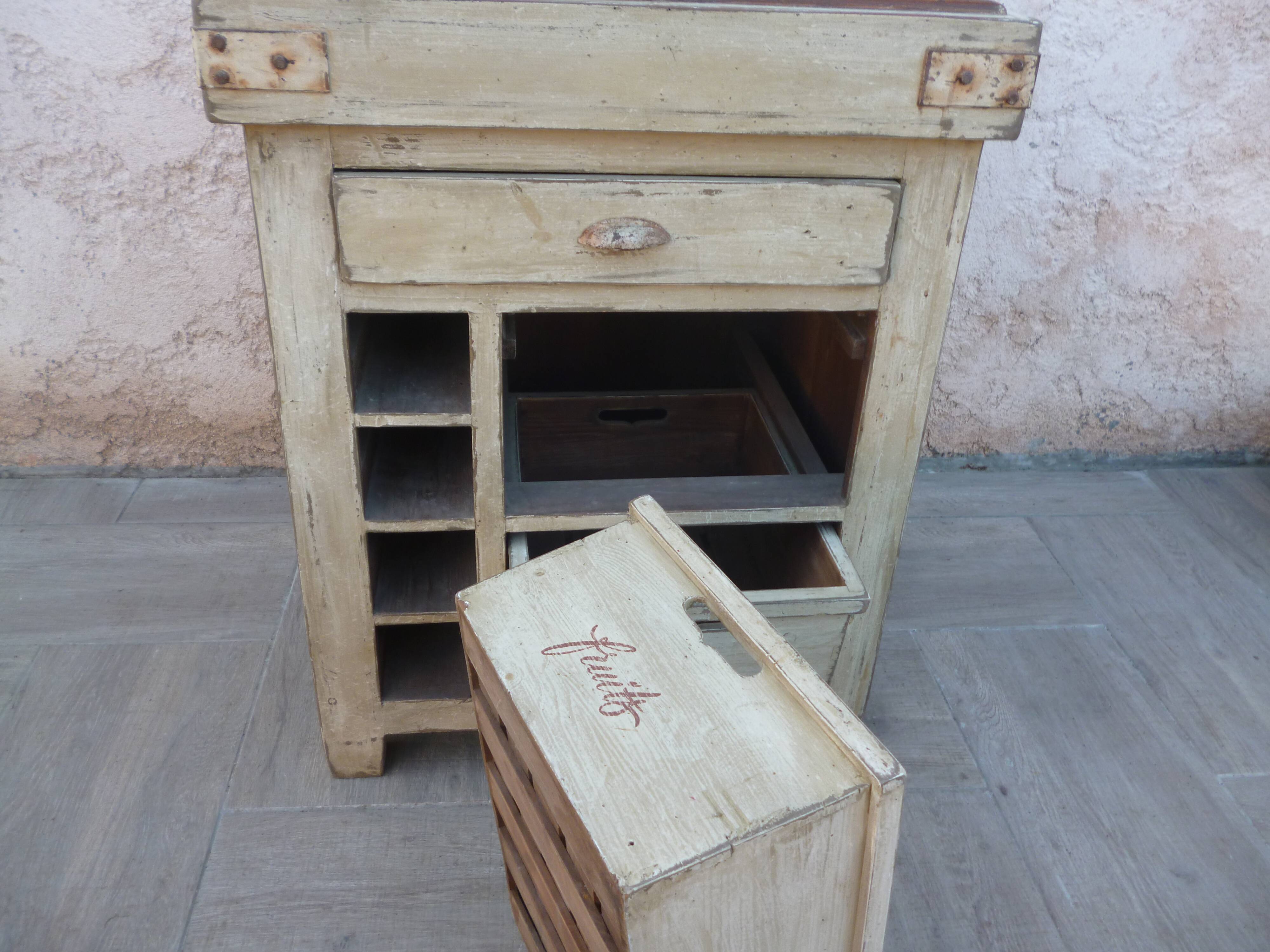 Country Corner log cabinet