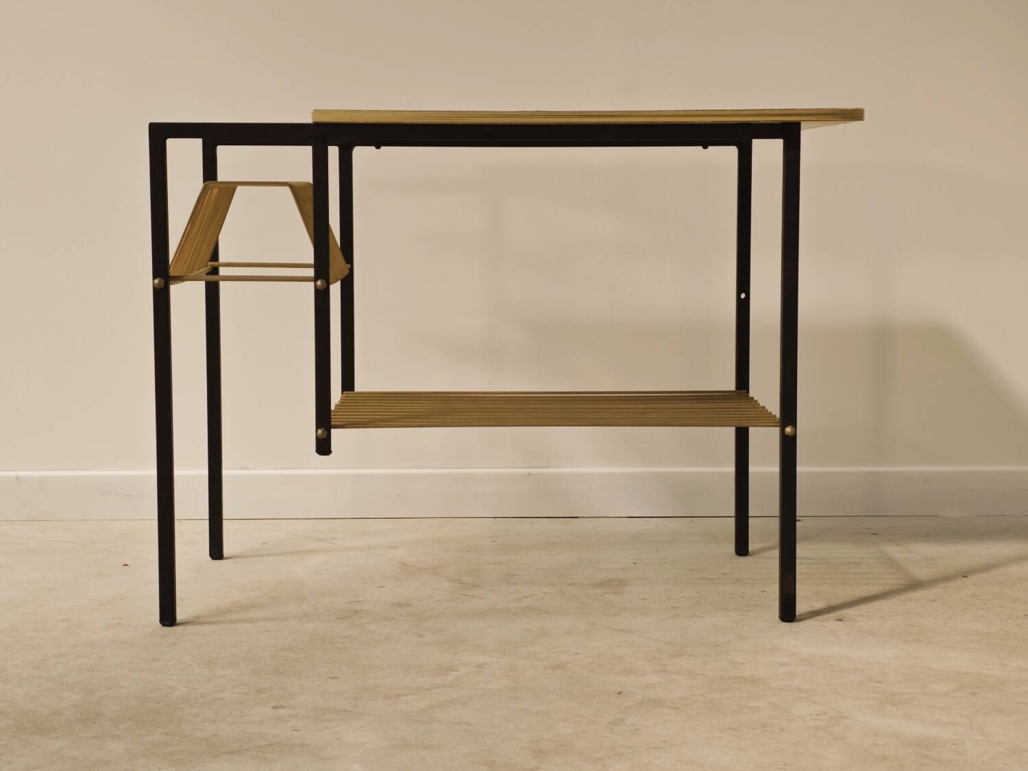 Vintage vinyl serving trolley in wood and gold metal