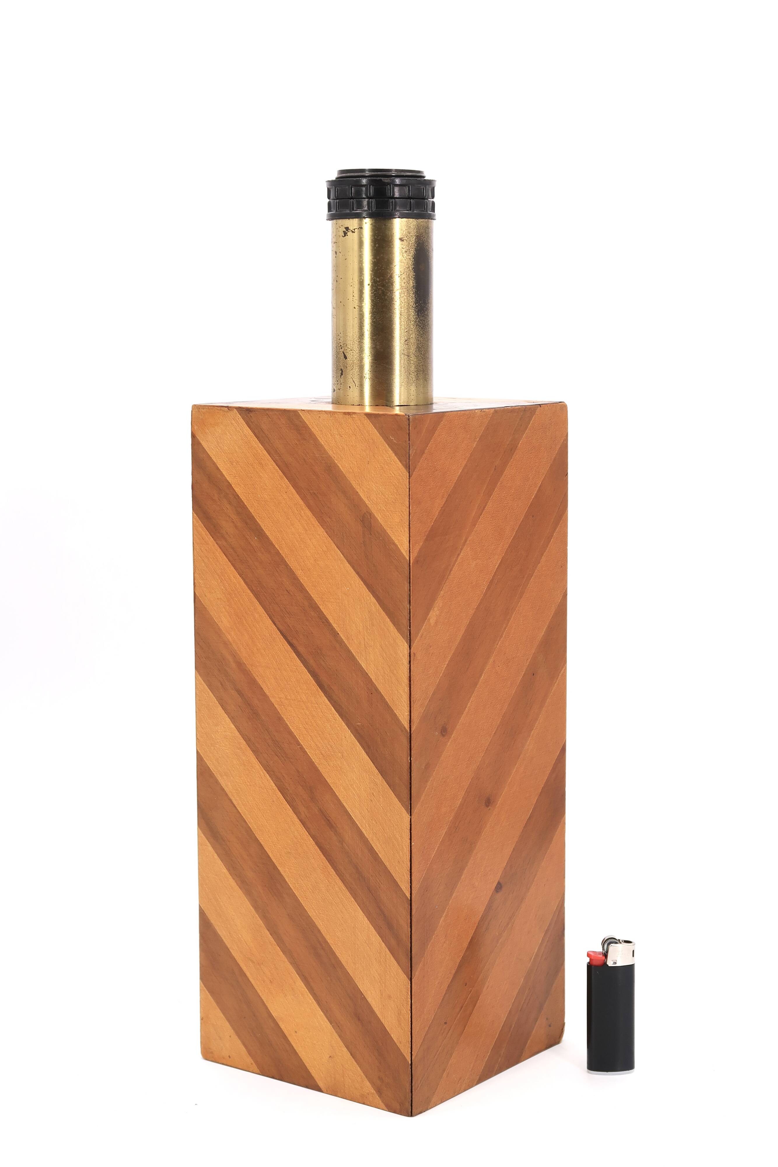 Imposant pied de lampe en marqueterie de bois, années 70
