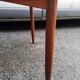 Table scandinave
