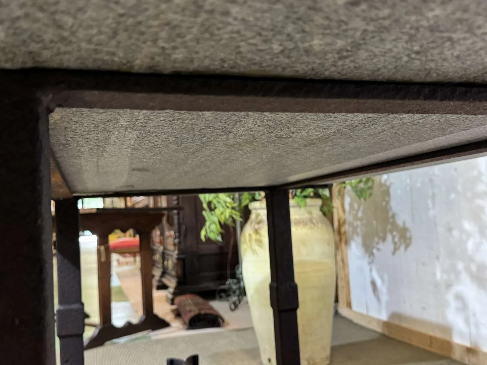 Table en marbre et piétement fonte