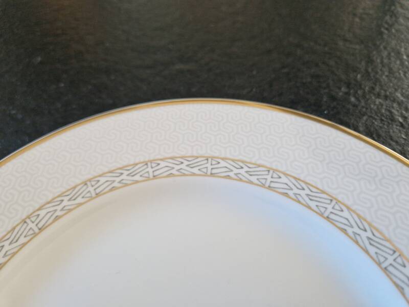 Villeroy and Boch - Pair of Kimono dessert plates, Château