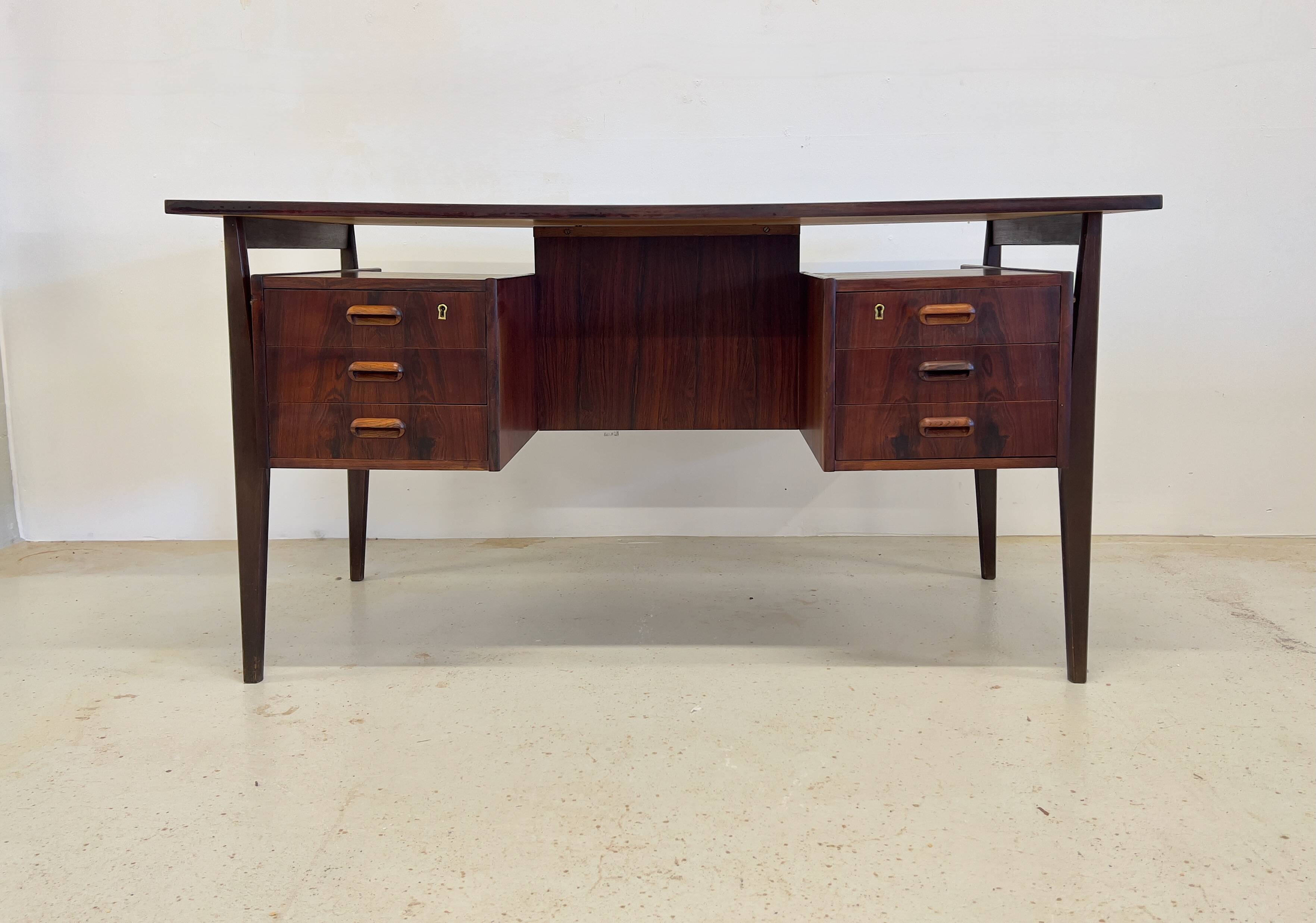 Bureau en palissandre par Gunnar Nielsen pour Tibergaard, années 1960.