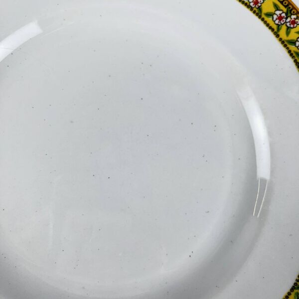 6 assiettes ''Yvonne'' en terre de Fer, Orchies, début XXe