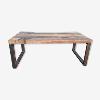 Table industrielle avec plateau bois et piètements métal