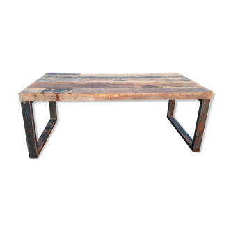 Table industrielle avec plateau bois et piètements métal