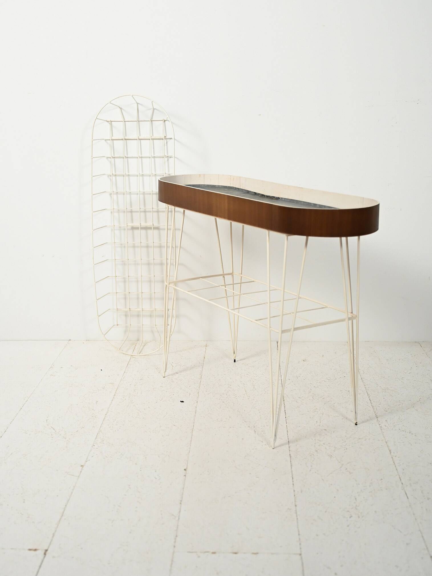 Scandinavian oval planter in metal and teak