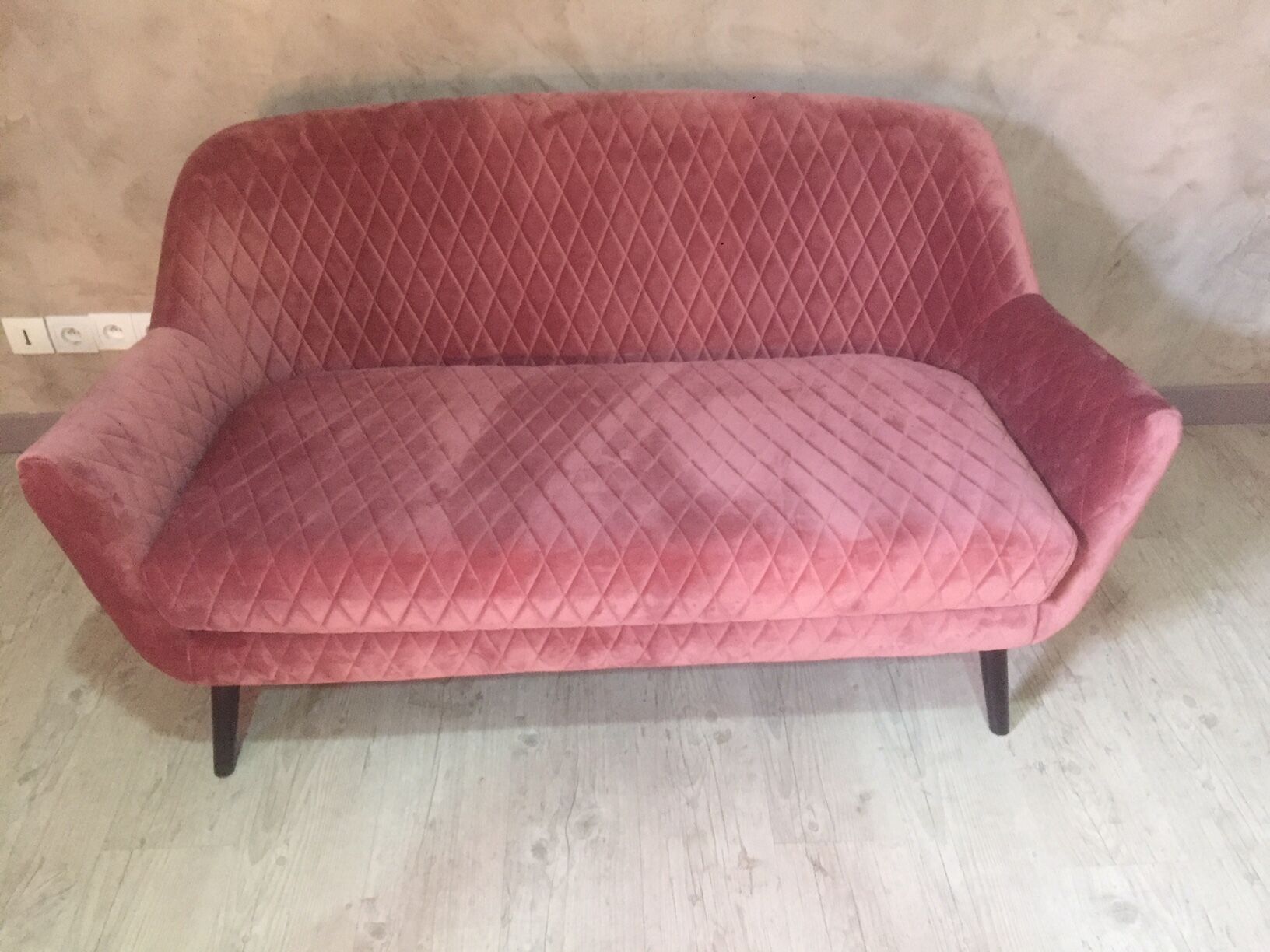 Powder pink sofa 2 seater vintage style