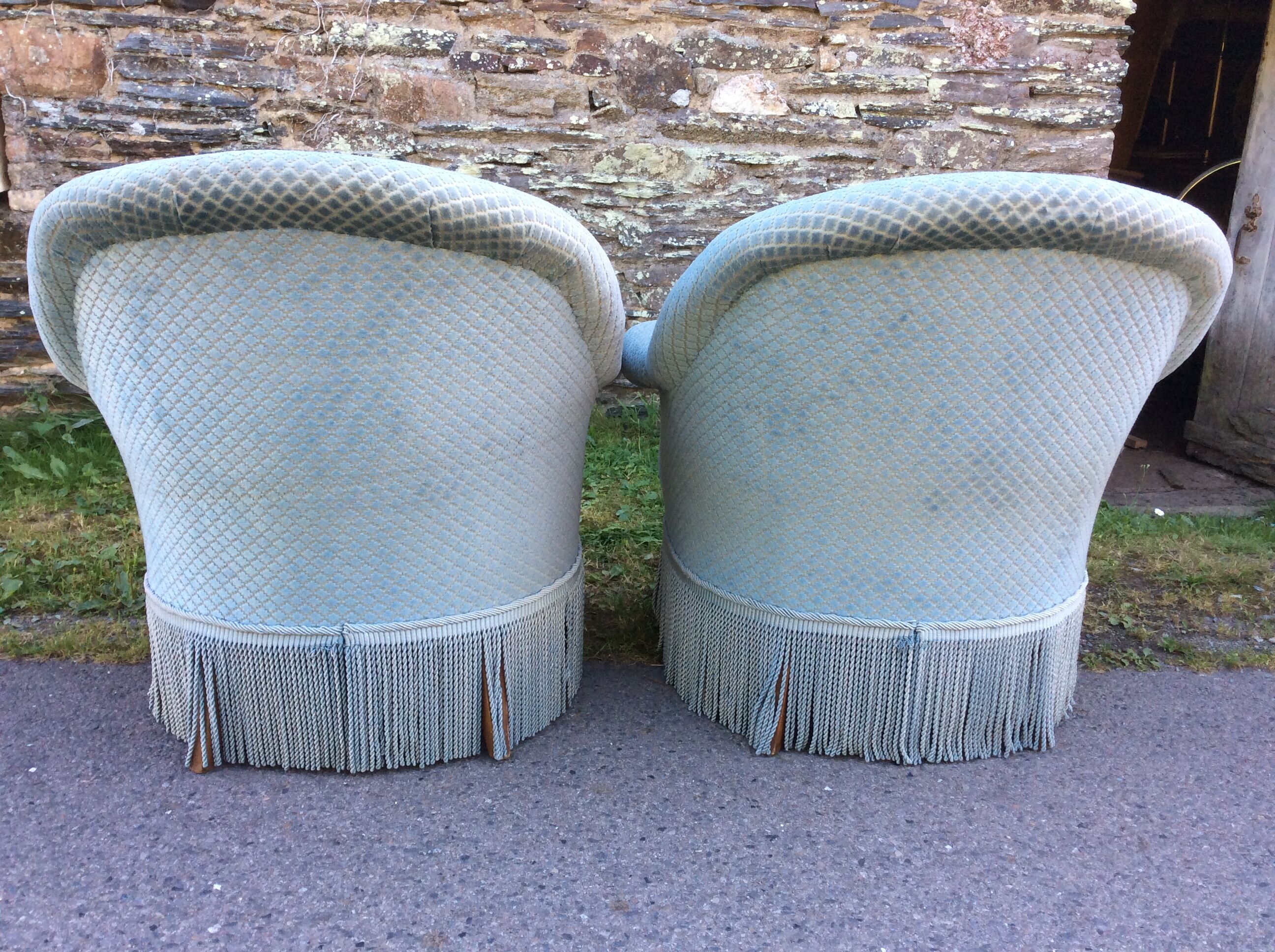 Paire de fauteuils crapaud en velours bleue