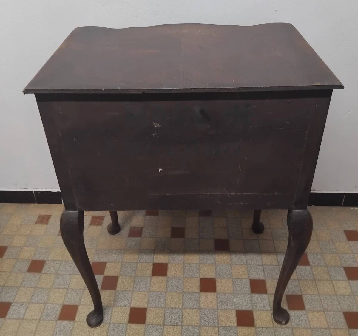 Commode galbée ancienne