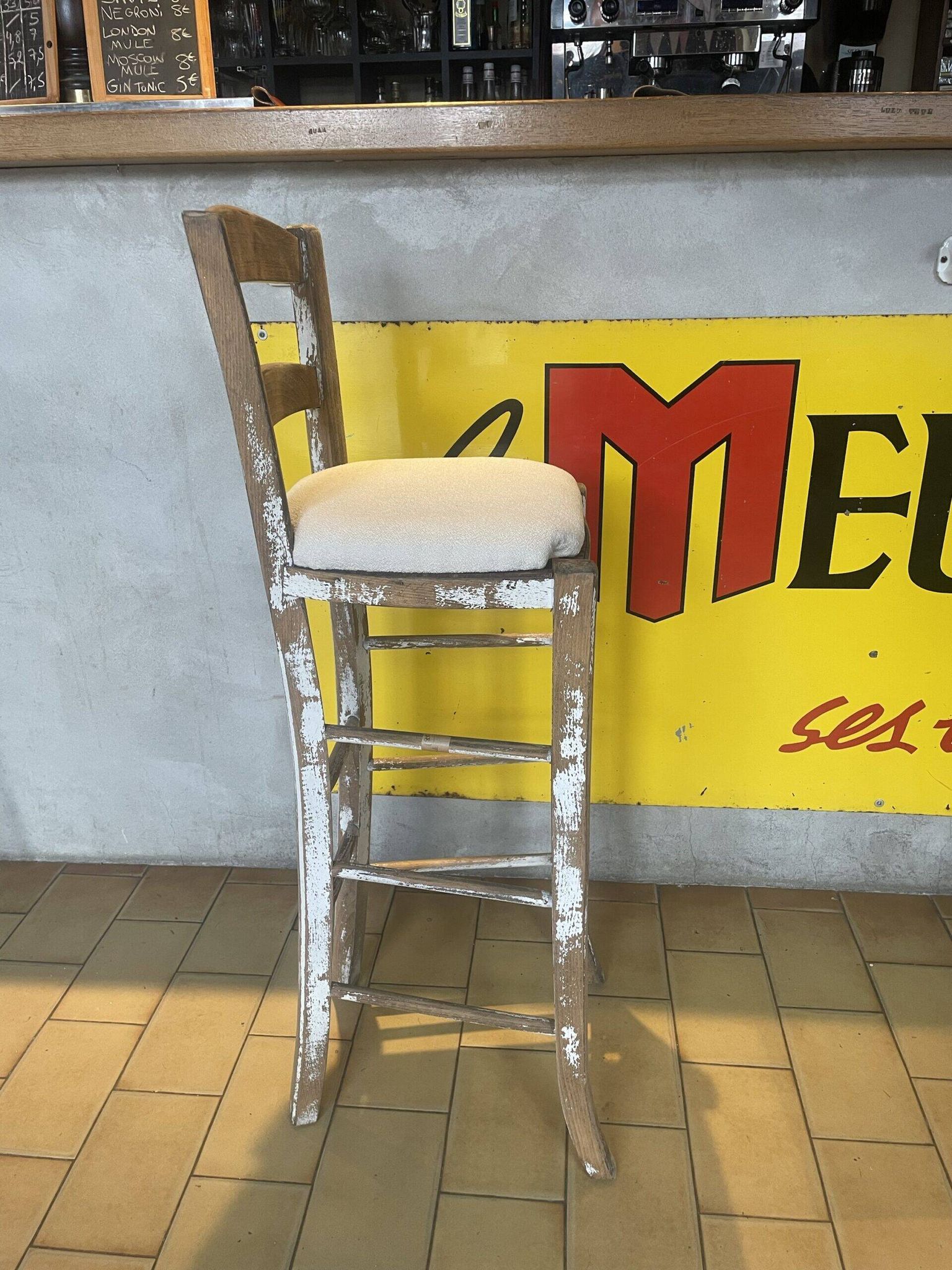 Bar stool