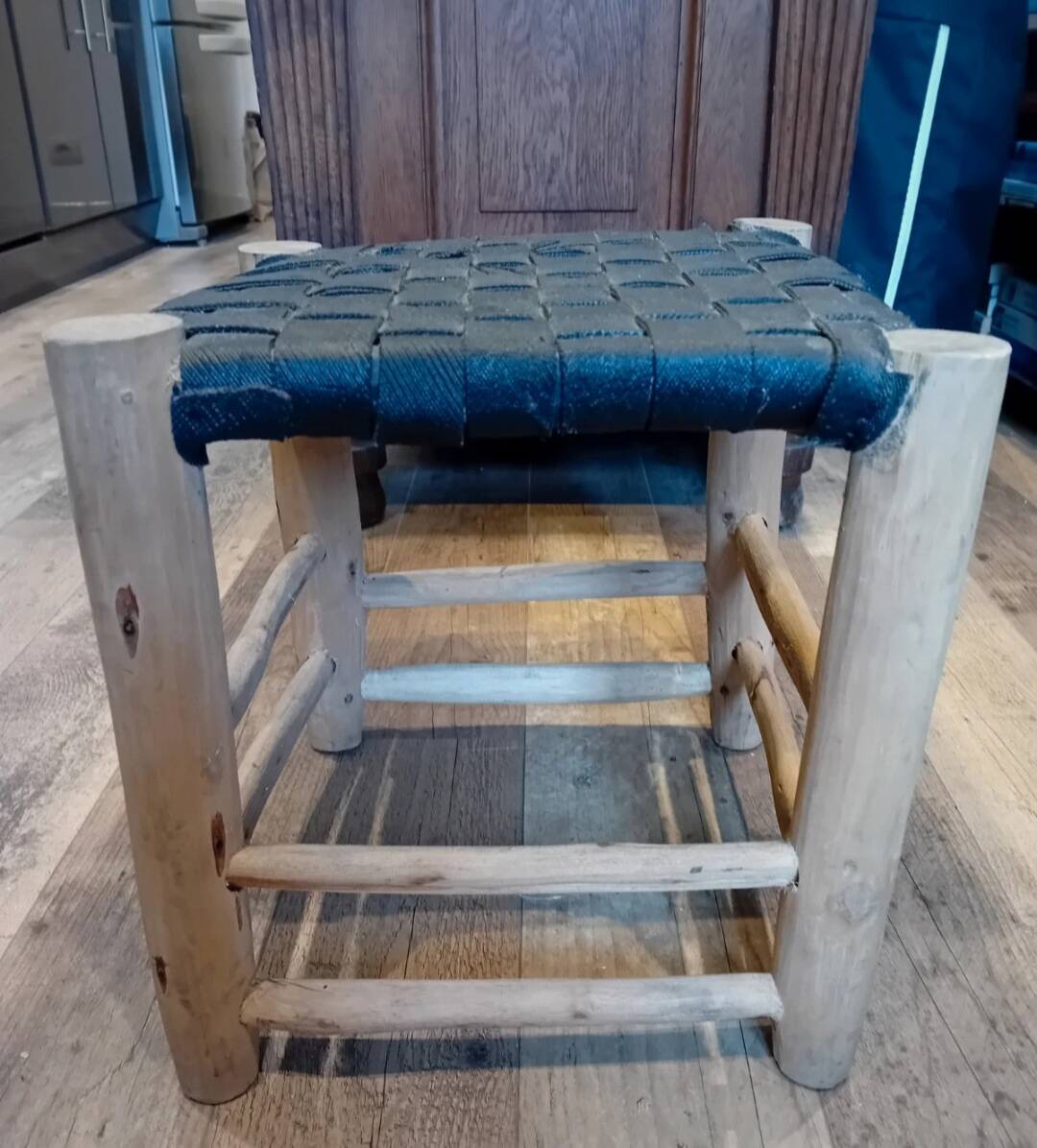 Stool made from lemon wood and recycled tires