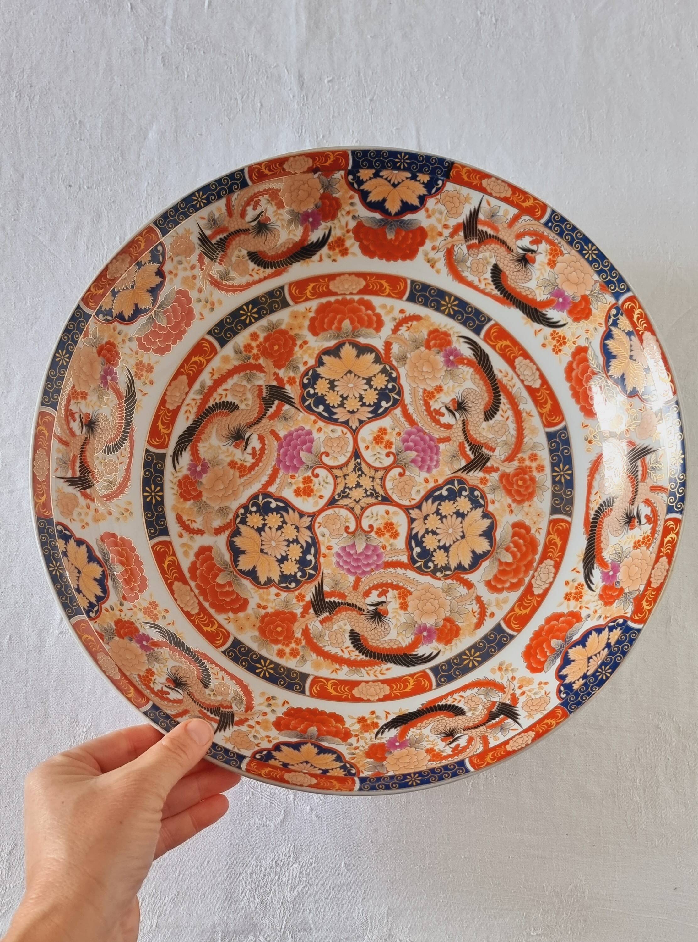 Large deep porcelain plate in Imari style (35.5 cm) with "Phe" decoration.