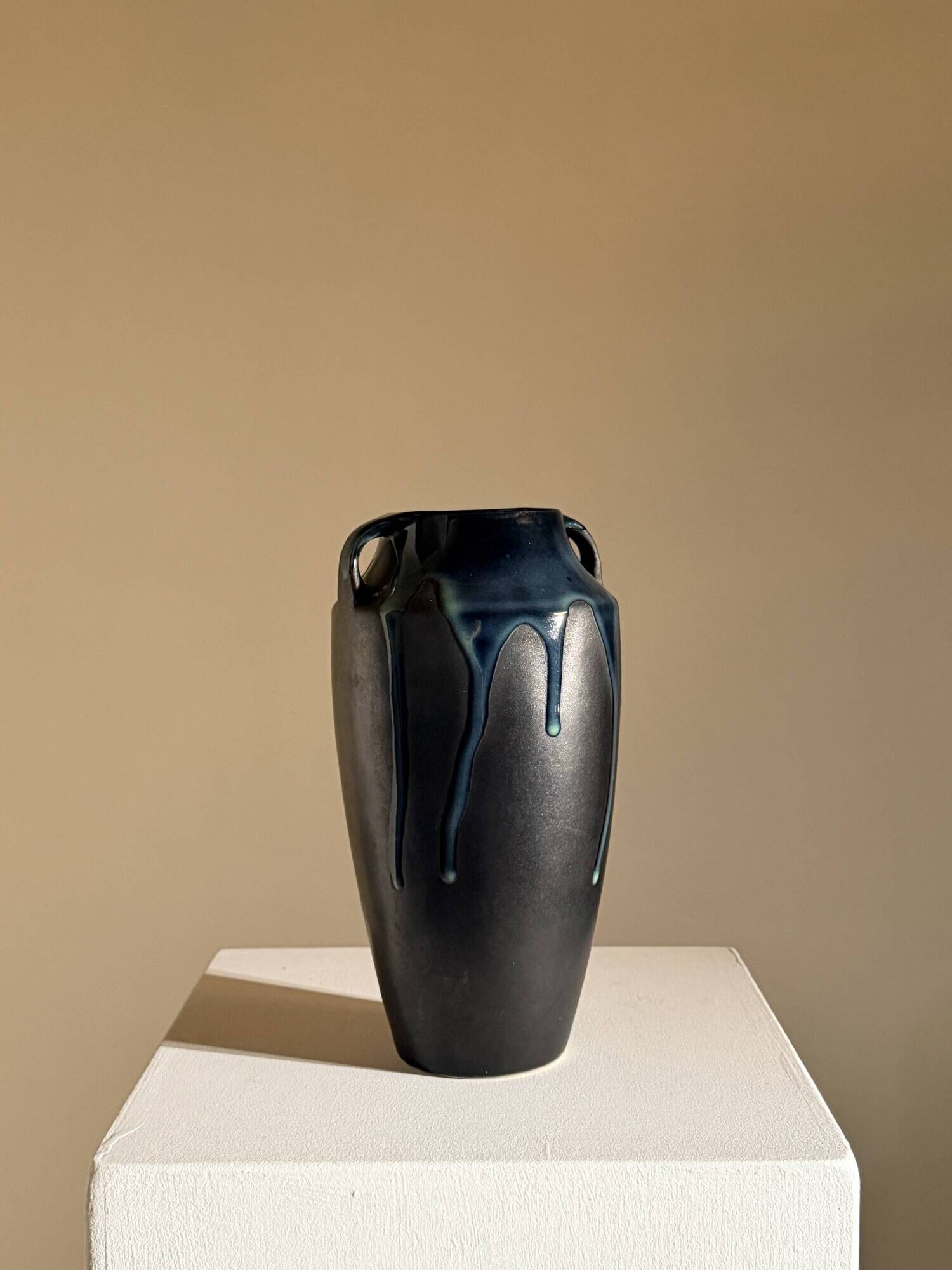 Large Art Deco vase with handles by Alfred Lebret, France, circa 1920.