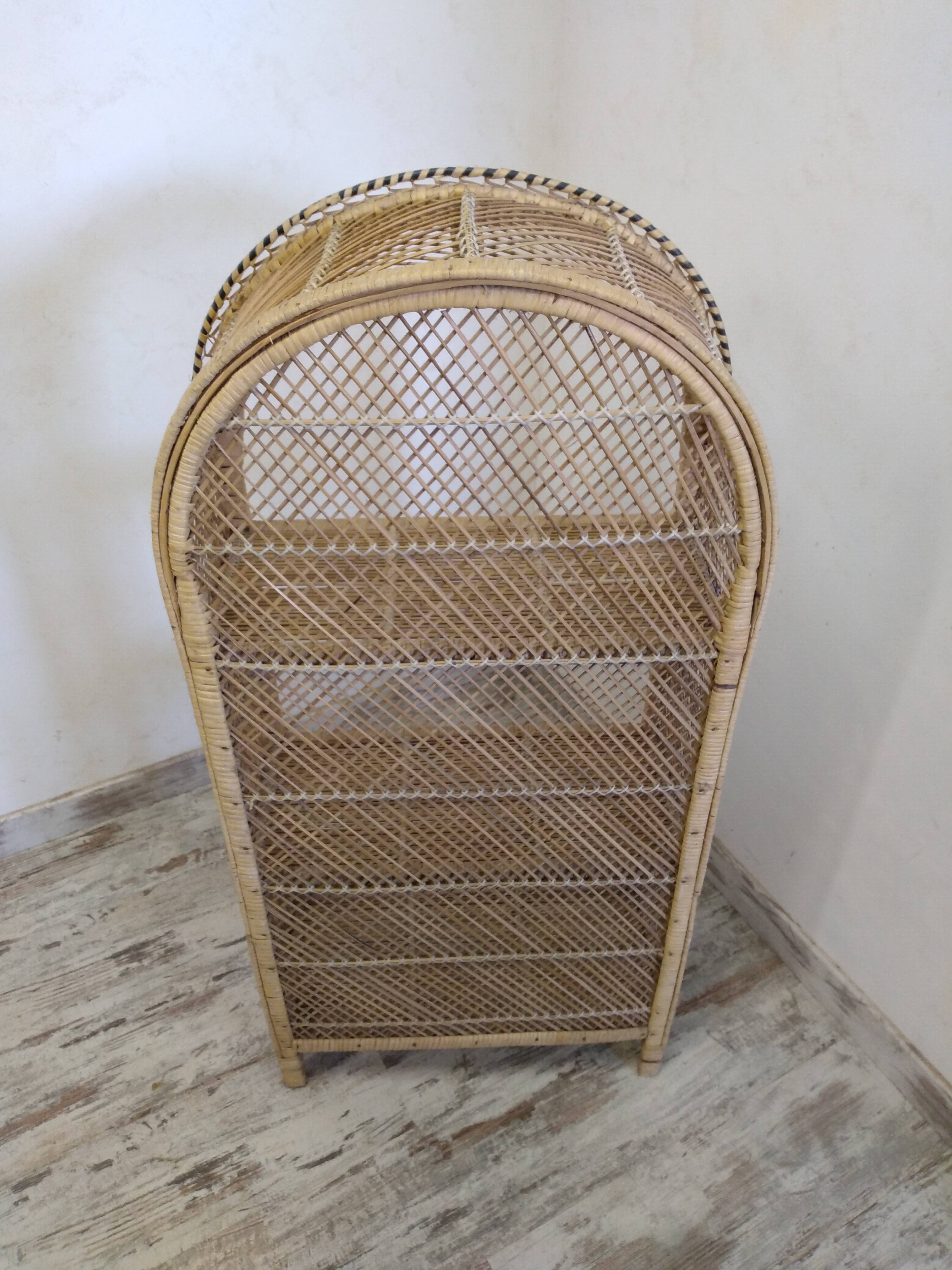 Étagère en osier vintage