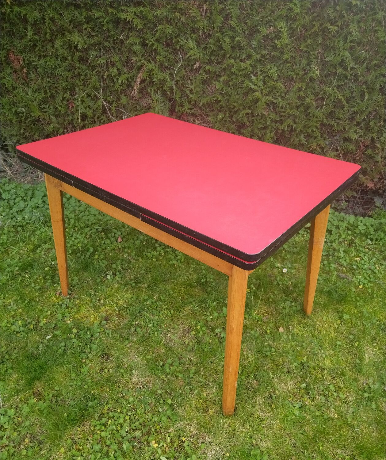 Dining table formica red foot wood