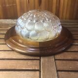 Ancienne suspension verre moulé doré + contour bois vintage #a378