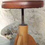 Adjustable piano stool