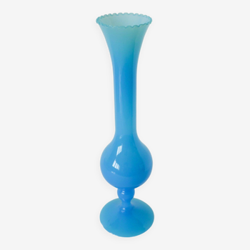 Grand vase en opaline bleu dentelé, 1970