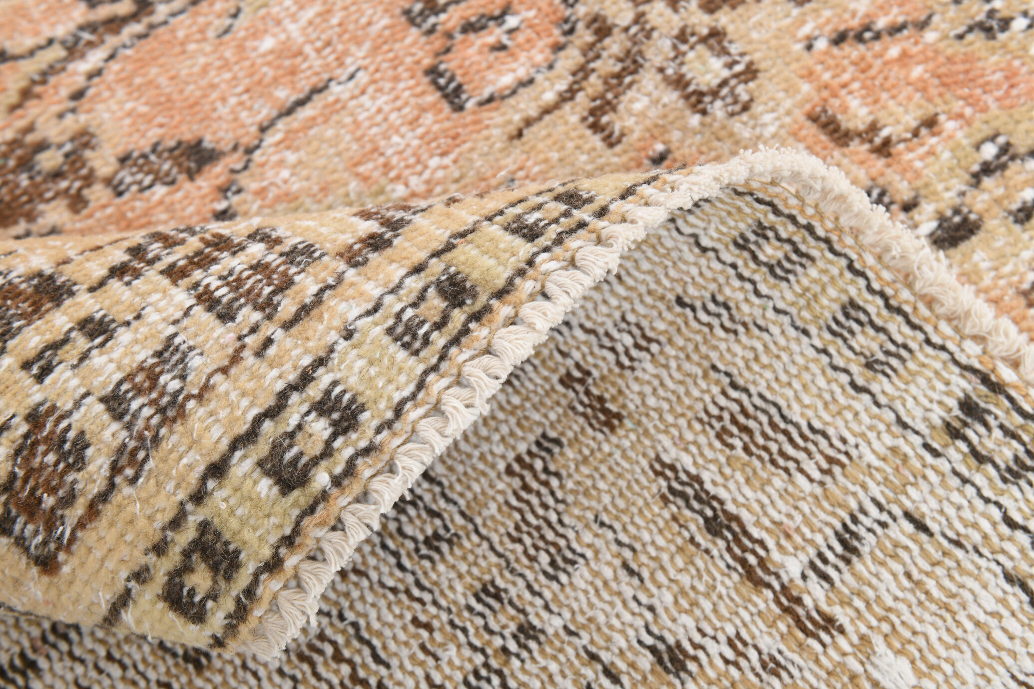 Madallion classic style distressed rug 266x161 cm