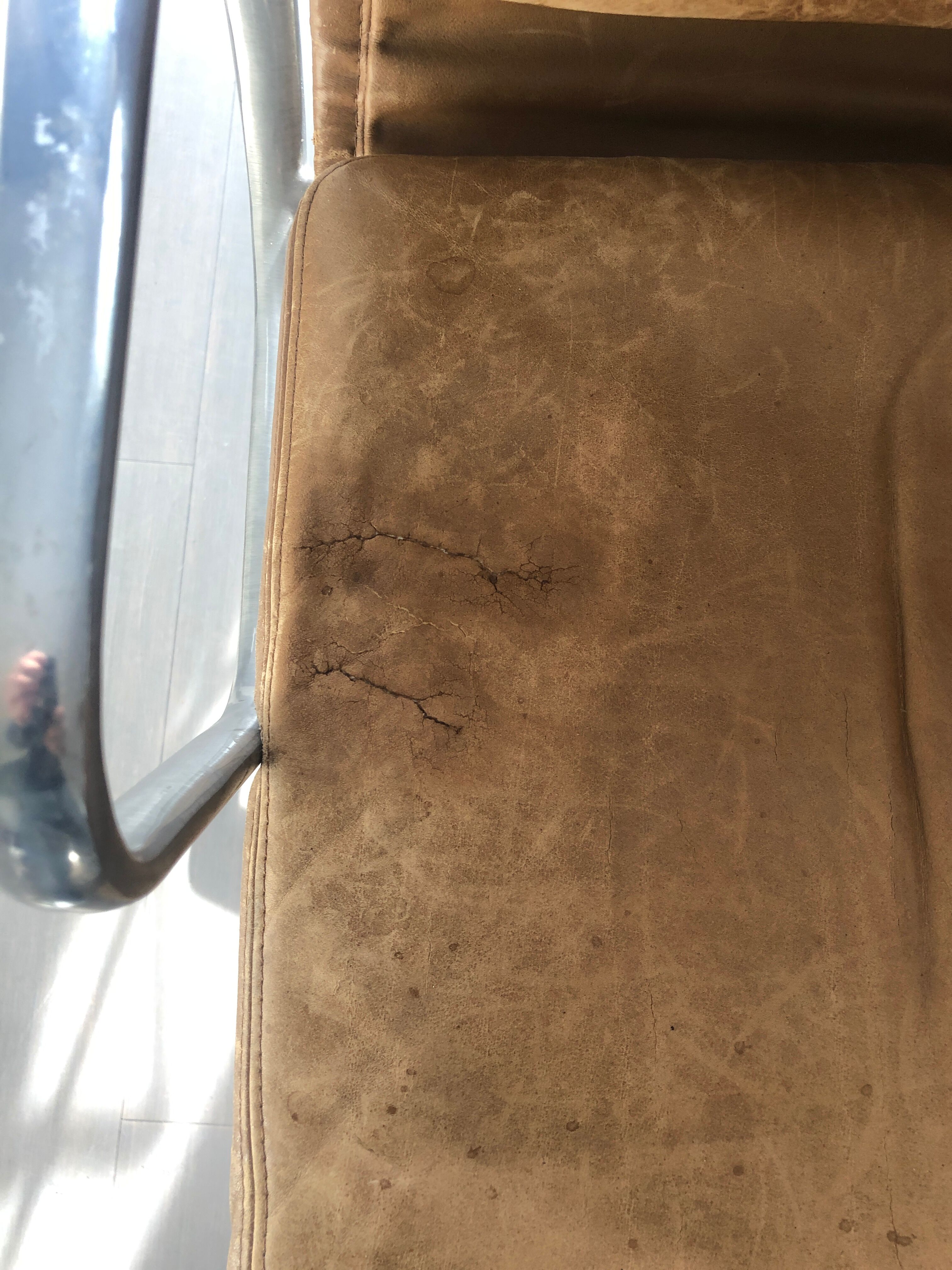 EA208 Soft Pad chair for Herman Miller 1970's