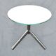 Table d’appoint tripode moderniste en verre trempé et métal chromé