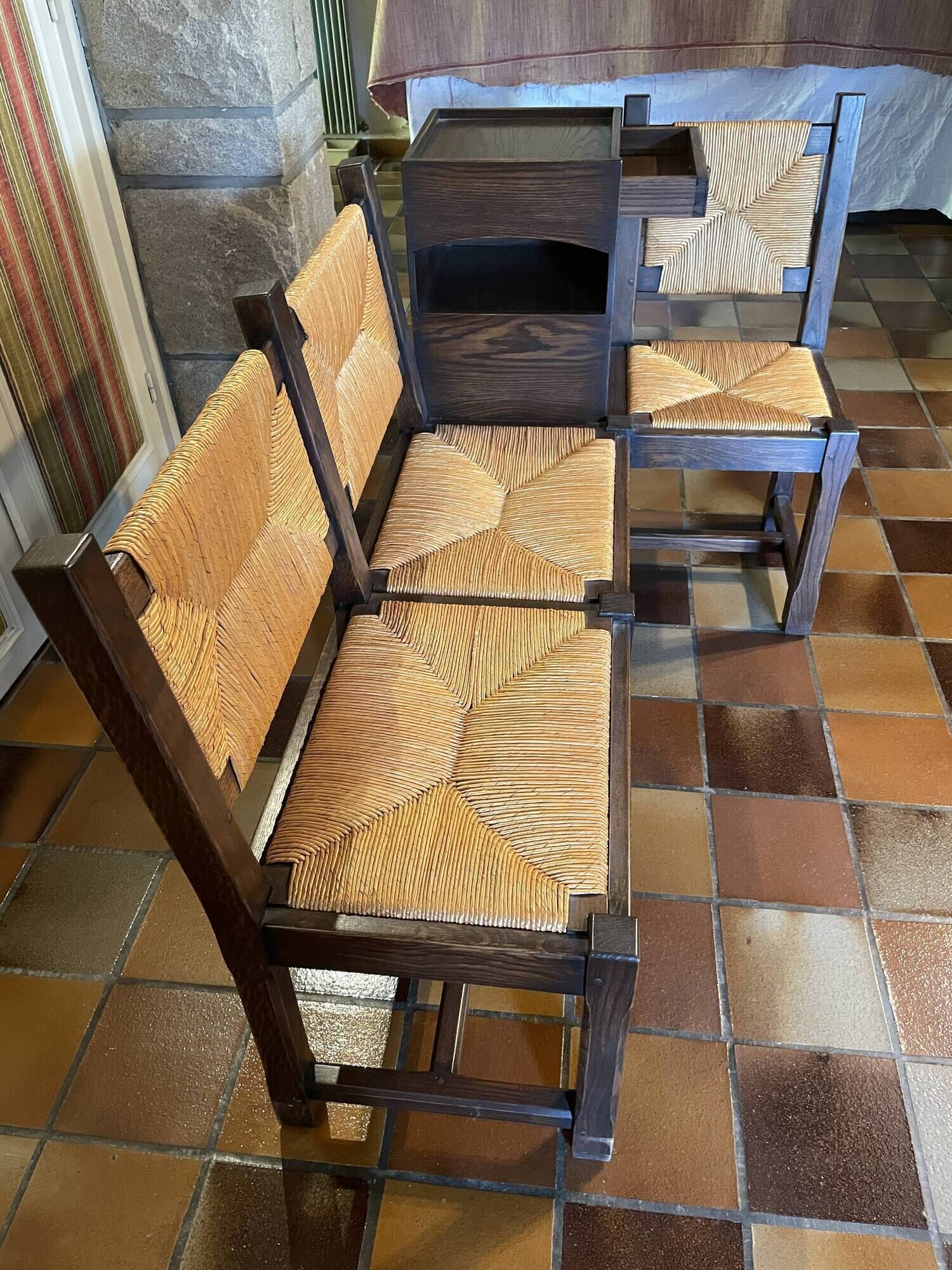 Corner bench