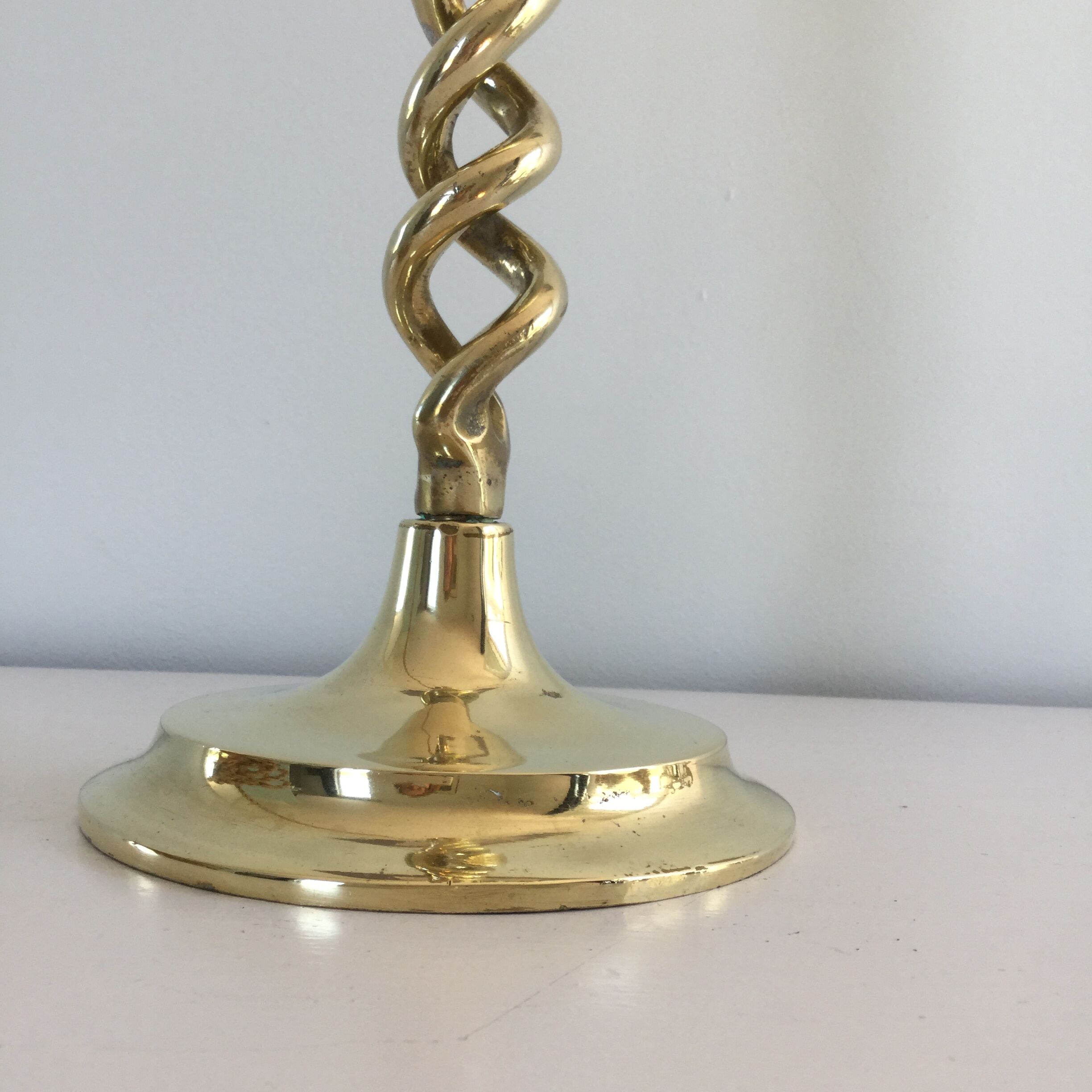 Twisted lamp in solid brass