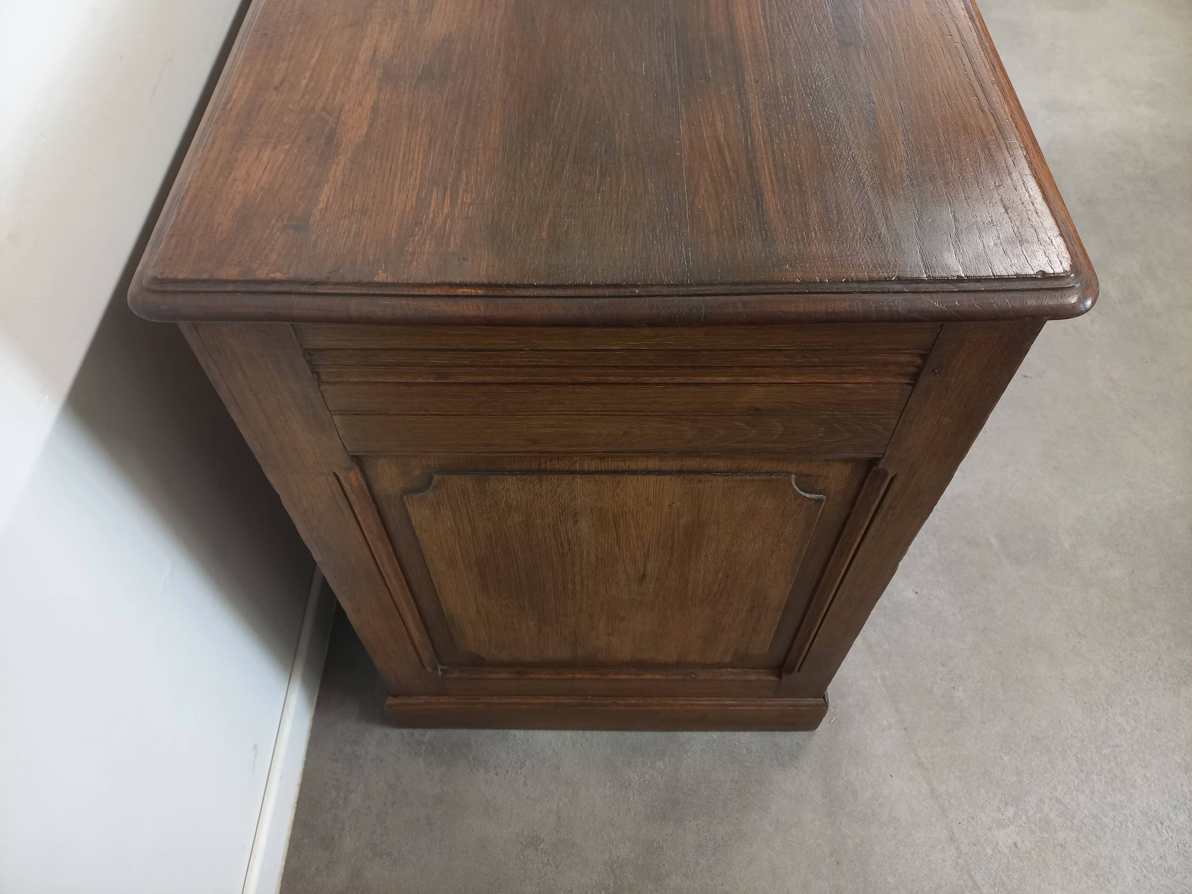 Banque de magasin à tiroirs en chêne