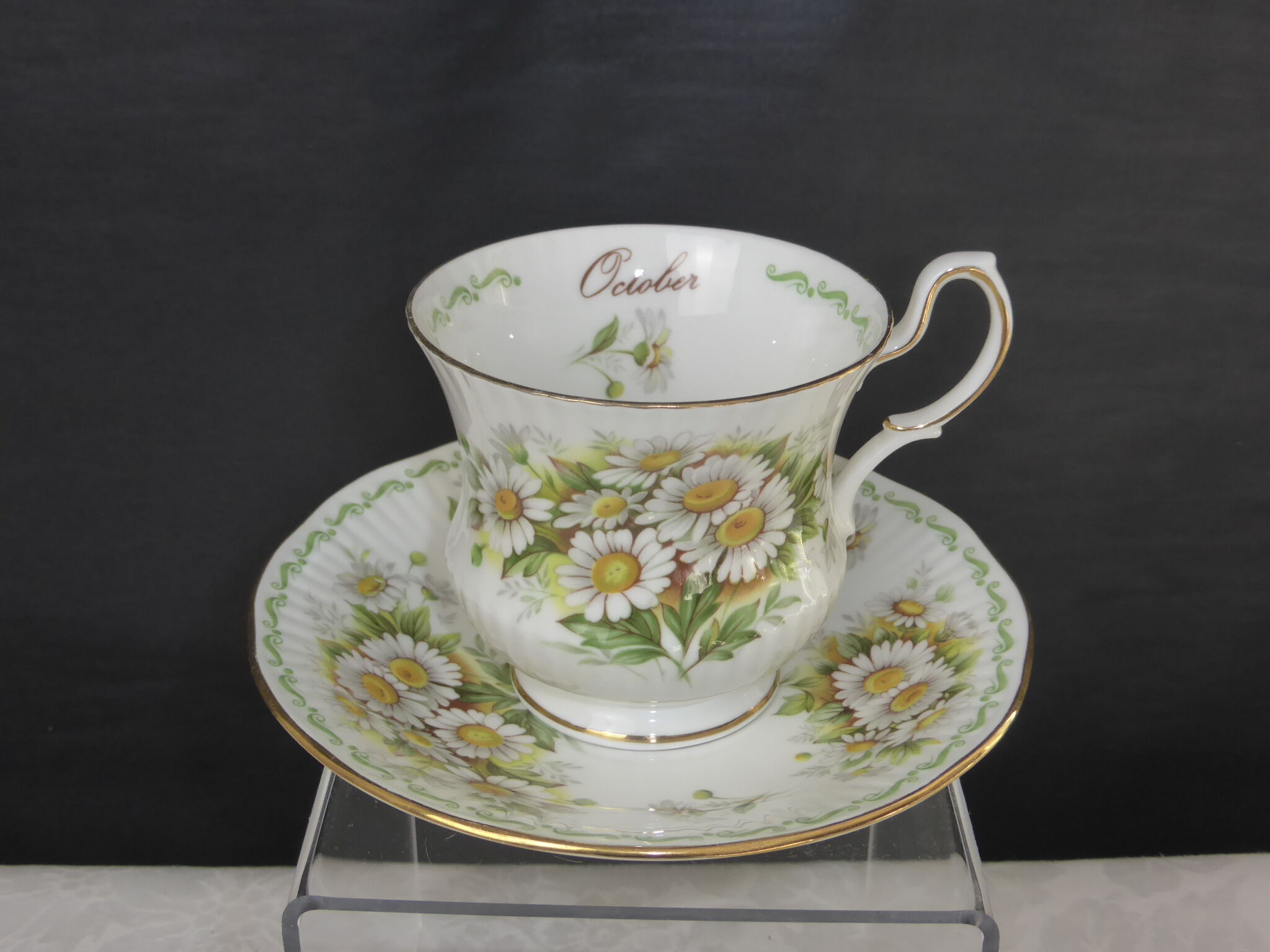 Tasse à thé & soucoupe porcelaine anglaise Queen's China-Octobre décor de daisy