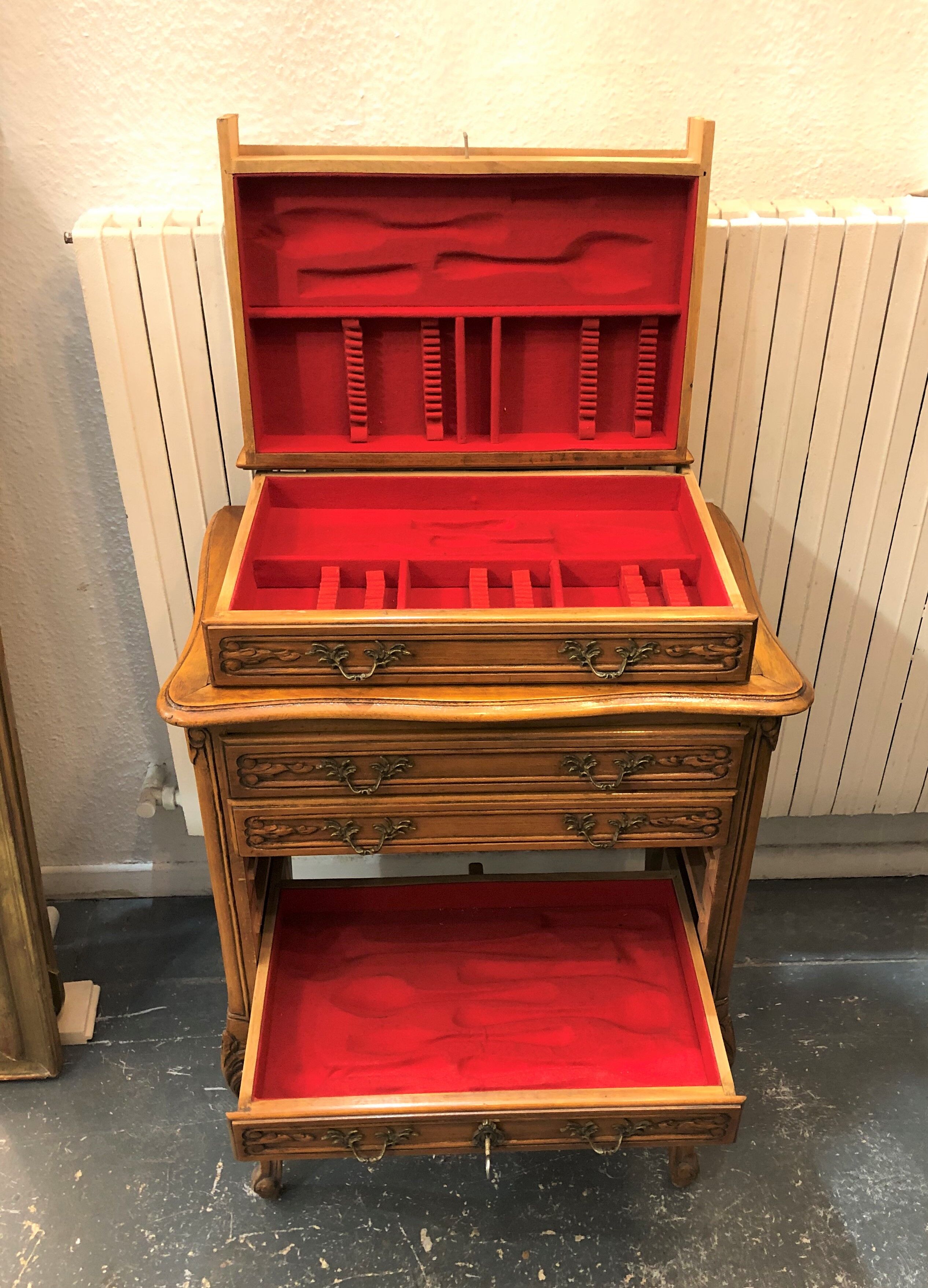 Solid wood silver cabinet with 5 drawers for 173 place settings, silver-plated metal, Solid silver