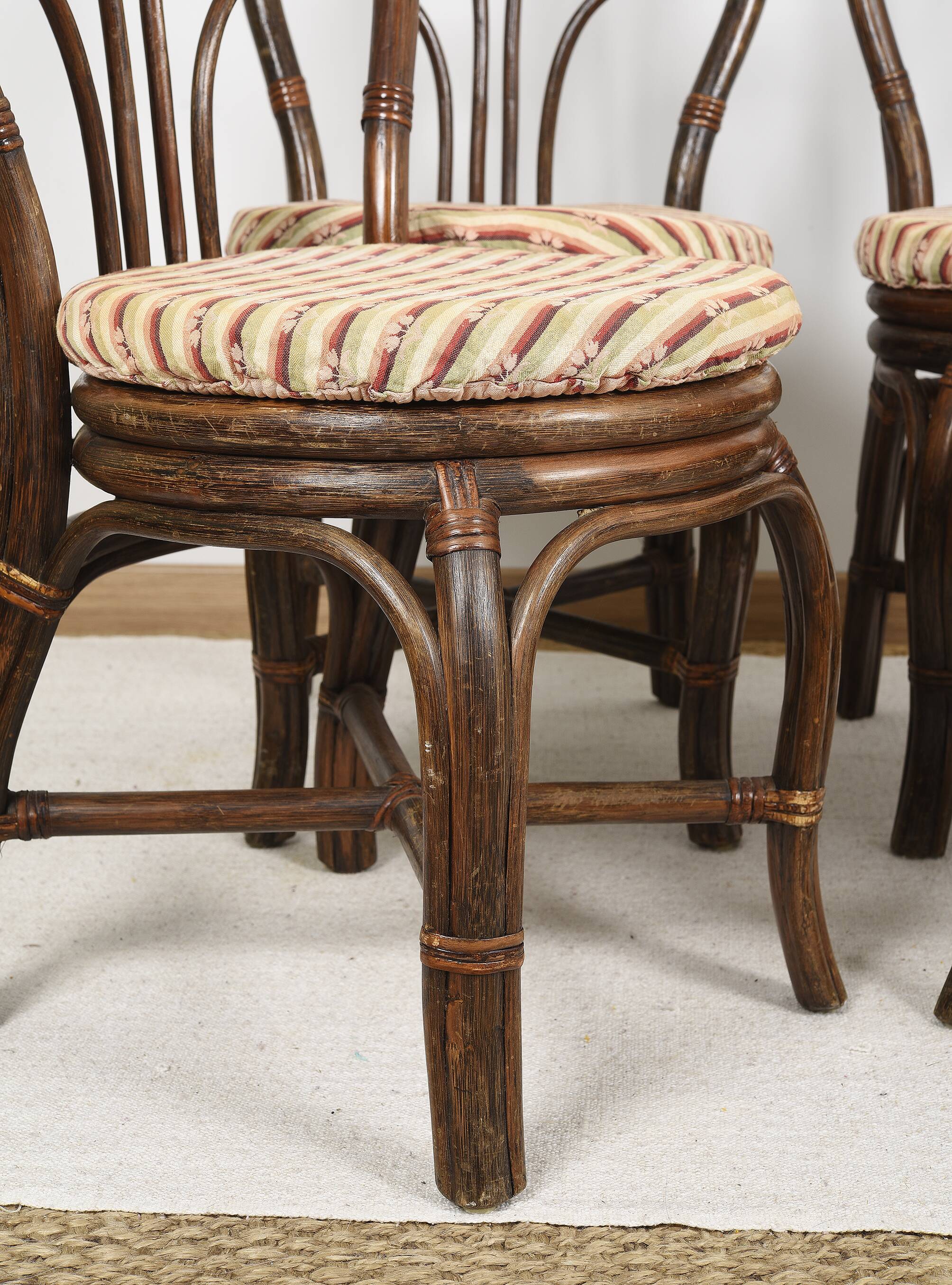 Set of 4 turned wicker chairs, vintage.