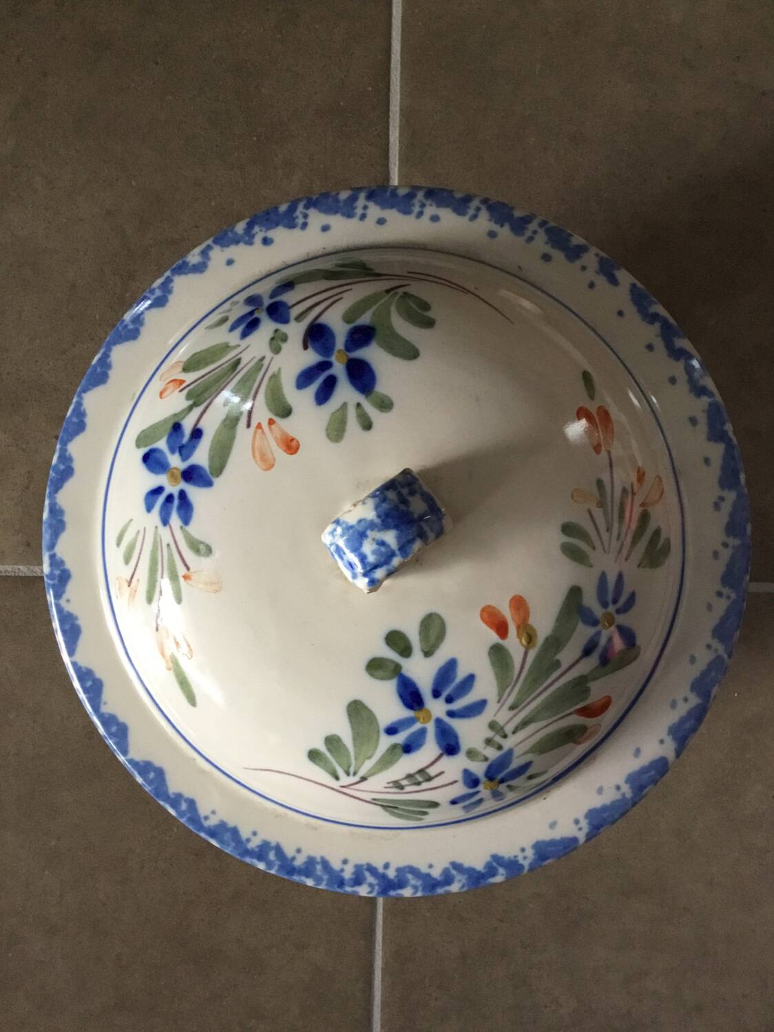Soup tureen or vegetable dish