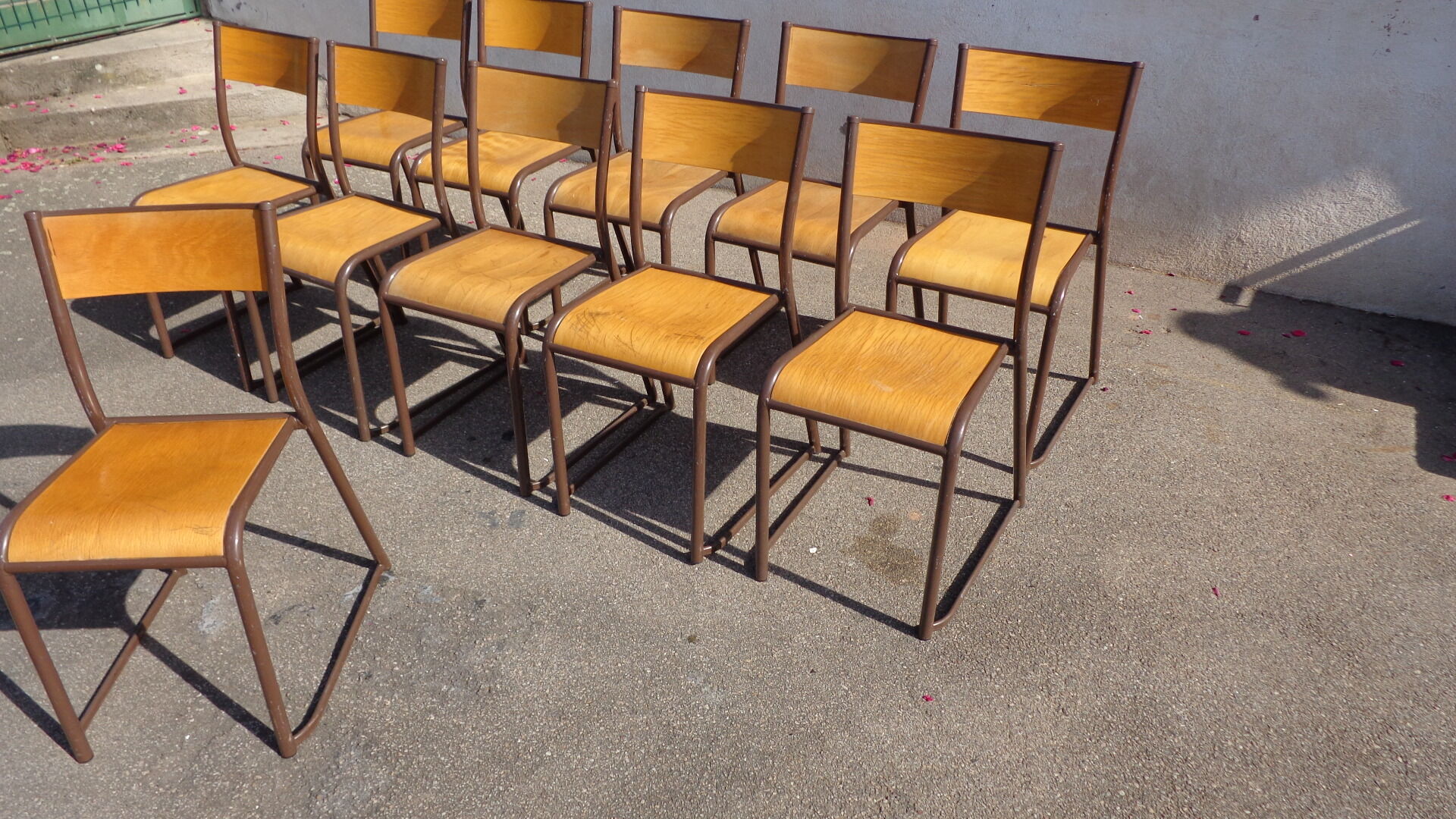 Ensemble de chaises scolaires