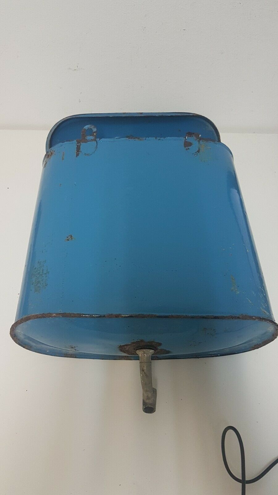 Old hands wash in enamelled sheet metal