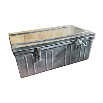 Metal trunk