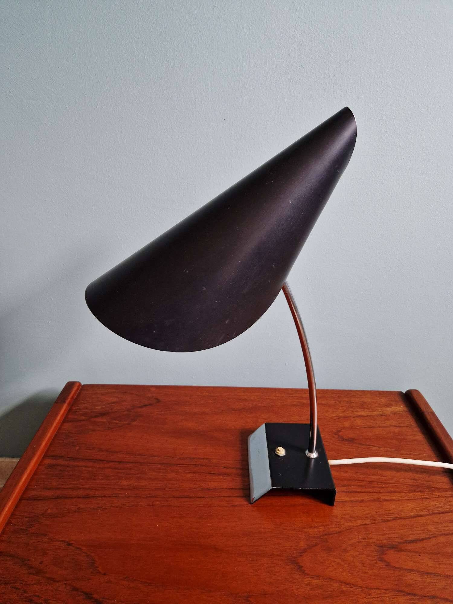 Chrome and black lacquered metal desk lamp, design by Josef Hurka, Napako, 1950.