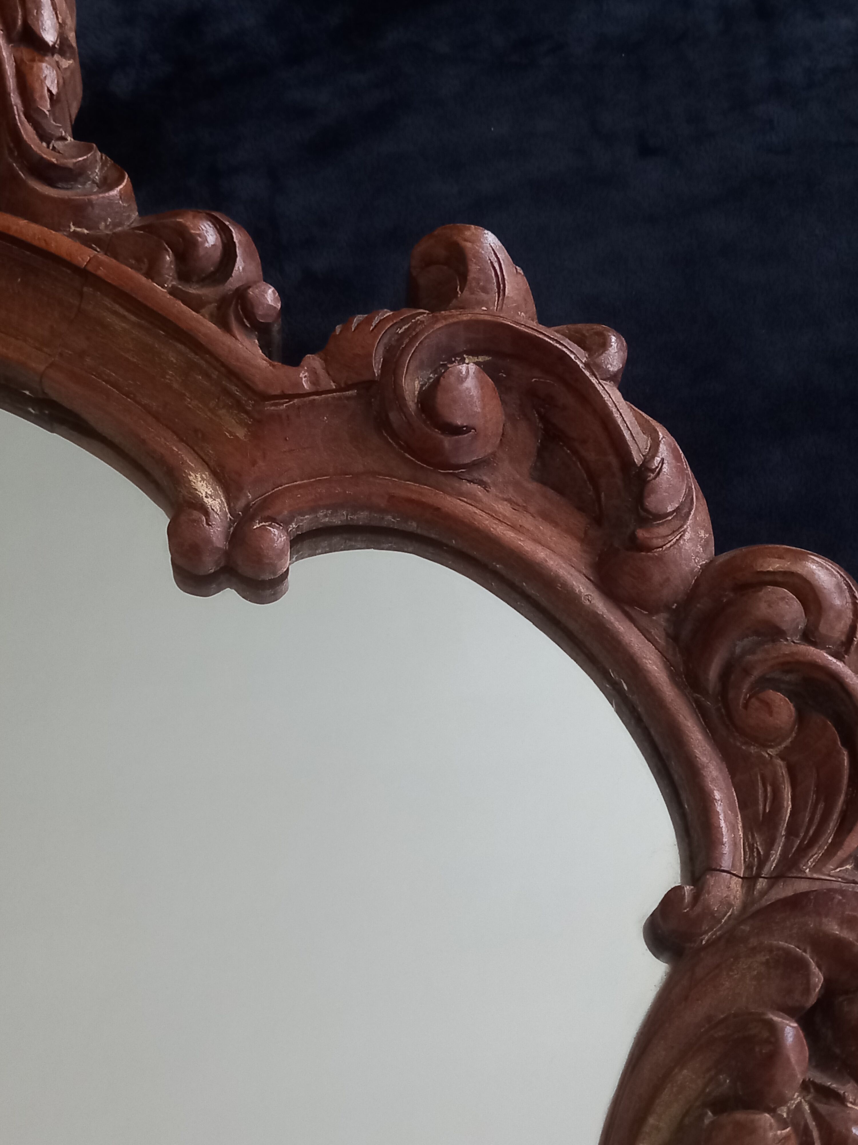 Mirror baroque style in carved walnut – late 19th