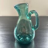 Carafe en verre soufflé bleuté