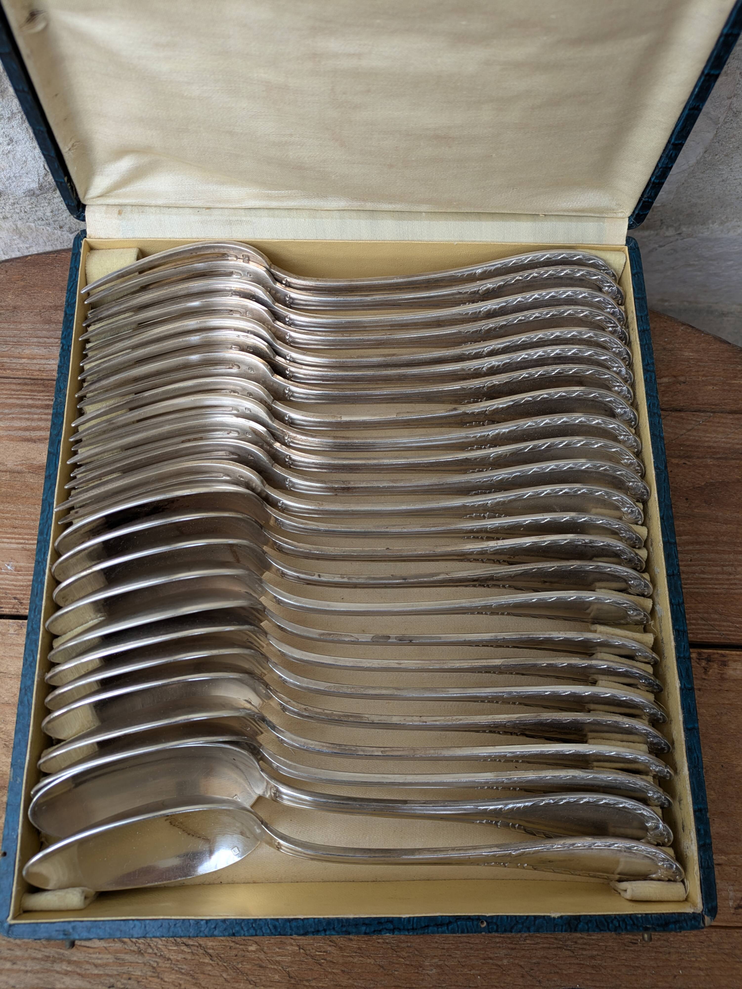 Set of 12 silver plated forks and 12 spoons 84g
