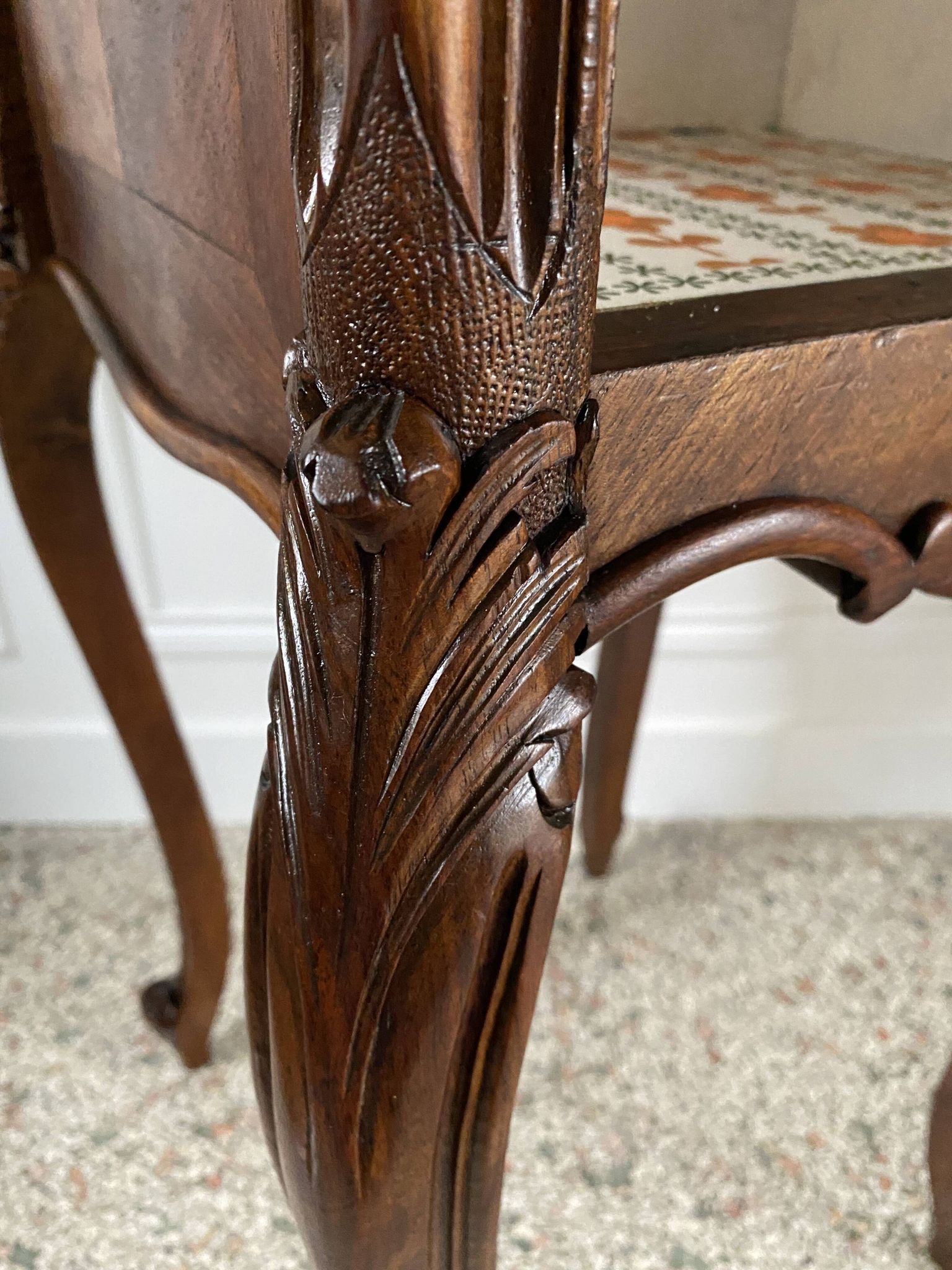 Bedside table / bedside table in veneered wood, molded and carved with foliage Louis XV style