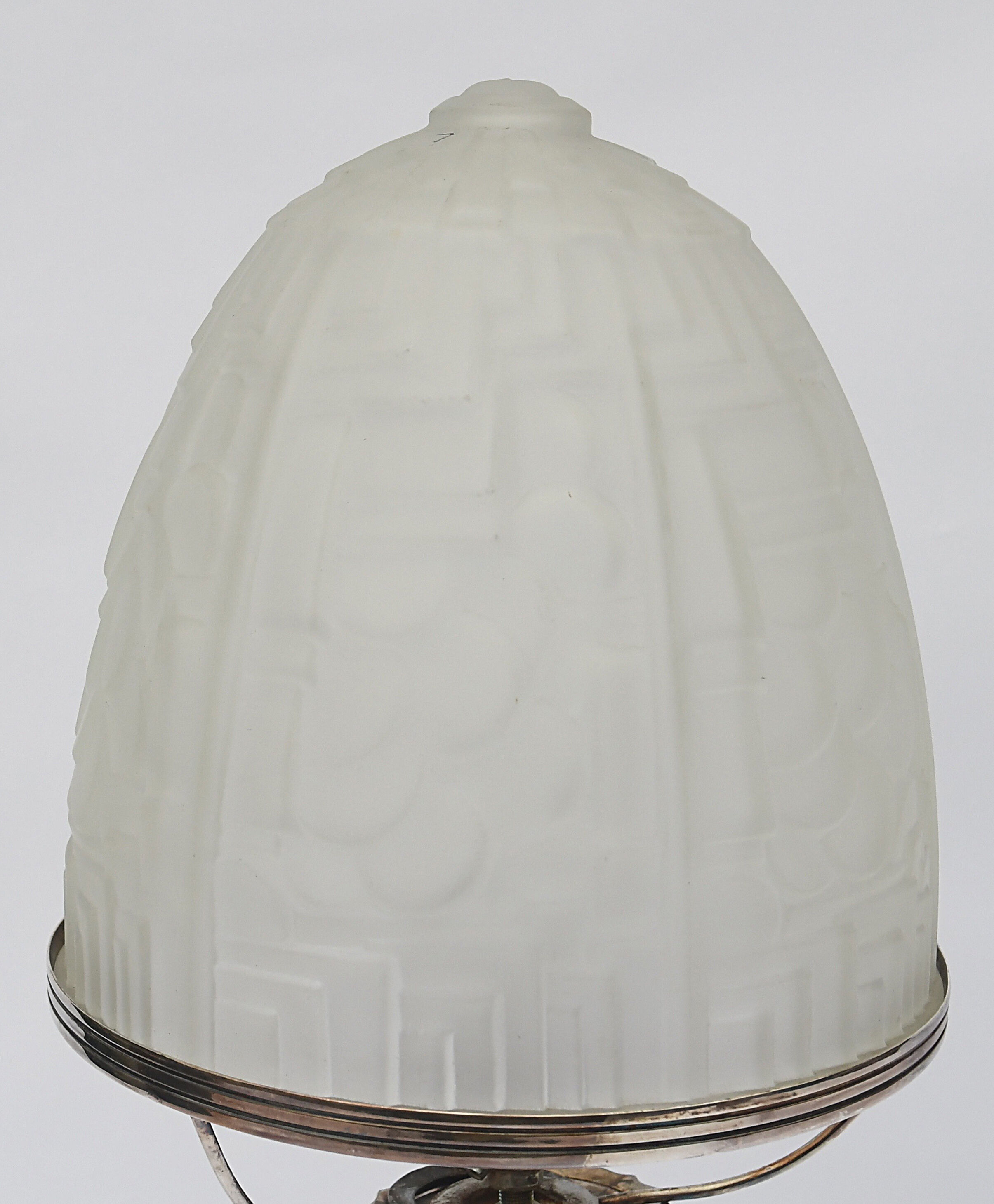 Art Deco lamp in molded glass and silver metal