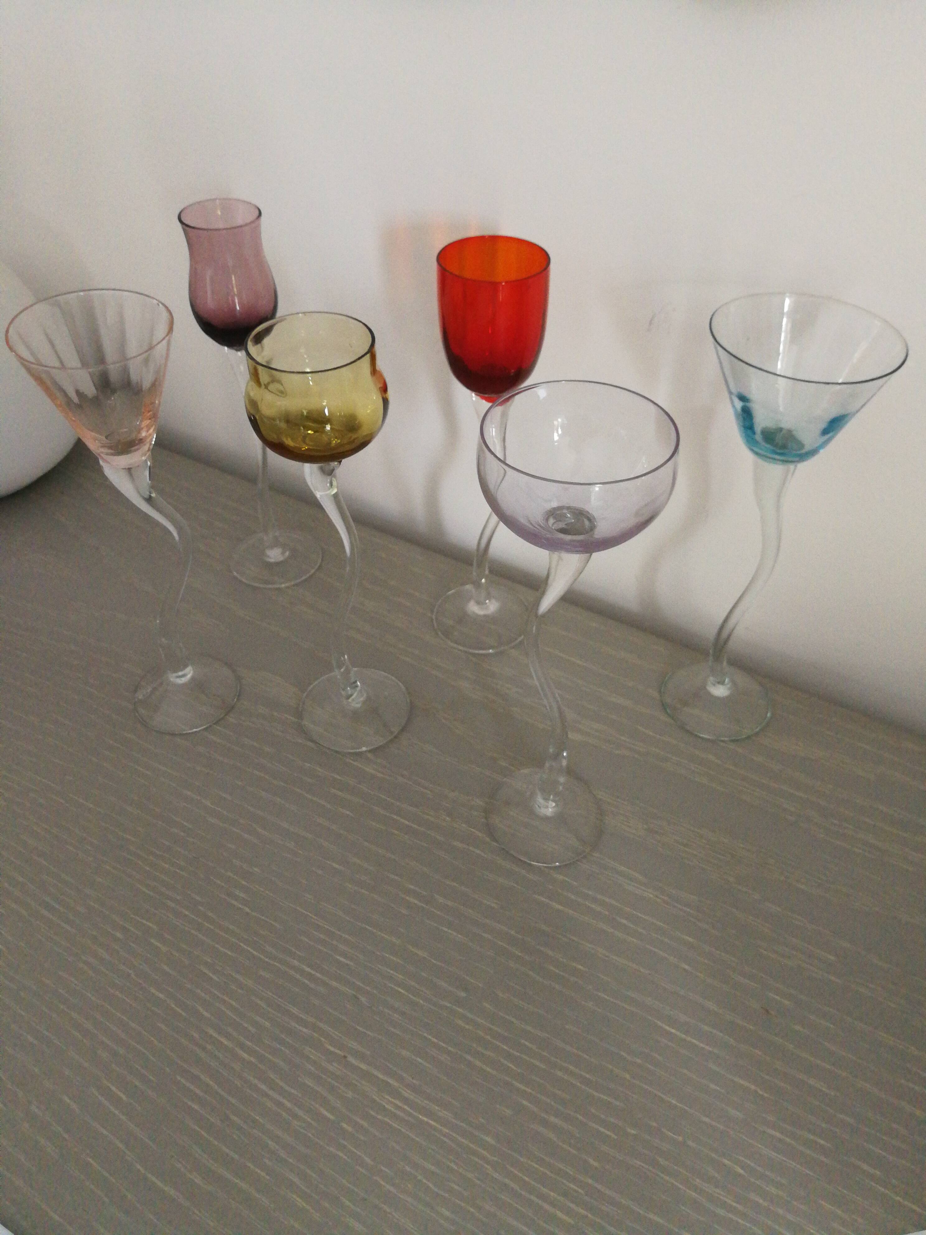 6 Stemmed glasses